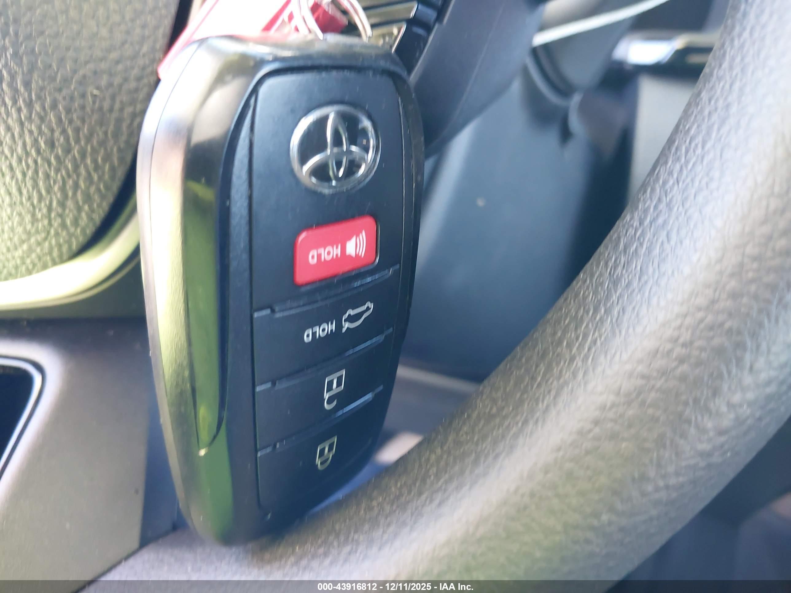 TOYOTA CAMRY image 11