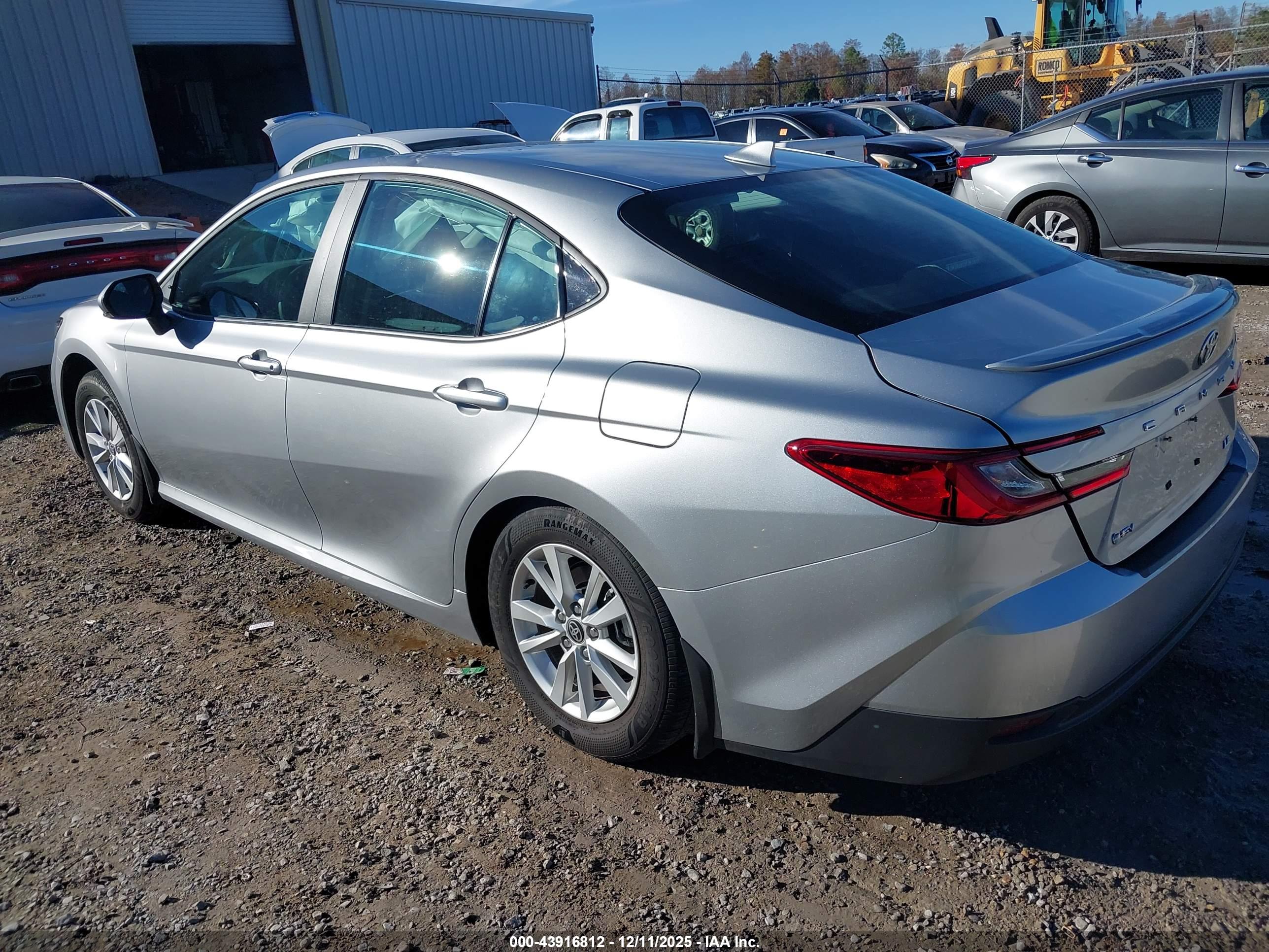TOYOTA CAMRY image 3