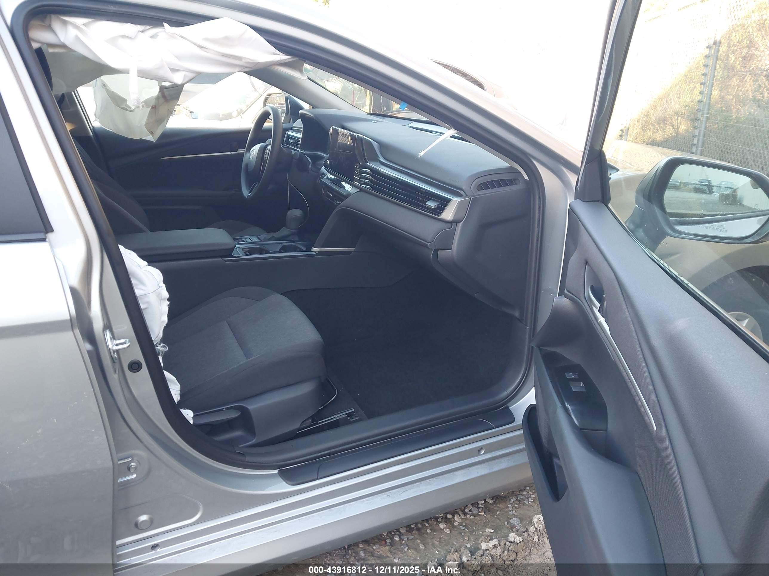 TOYOTA CAMRY image 5