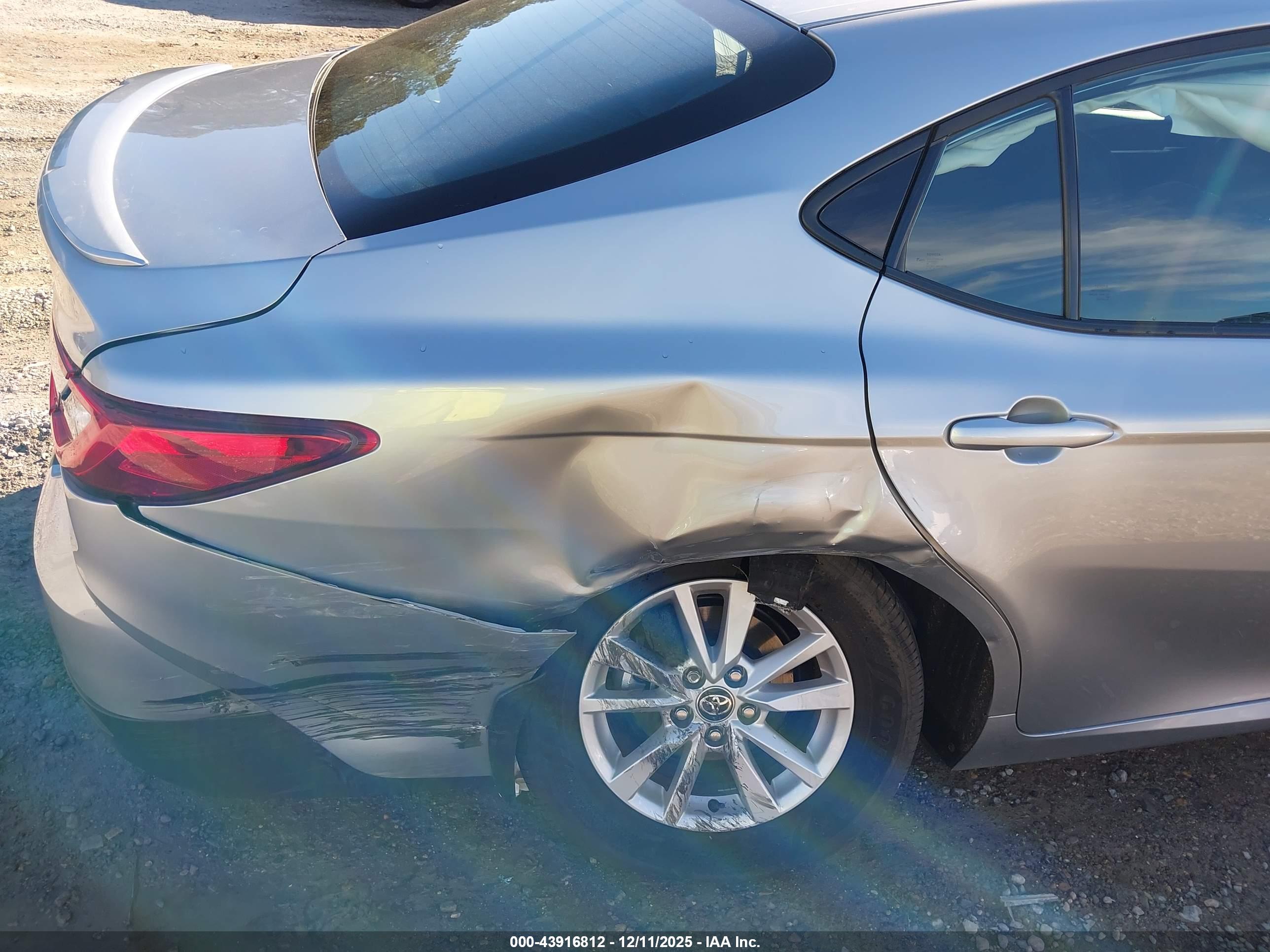 TOYOTA CAMRY image 6