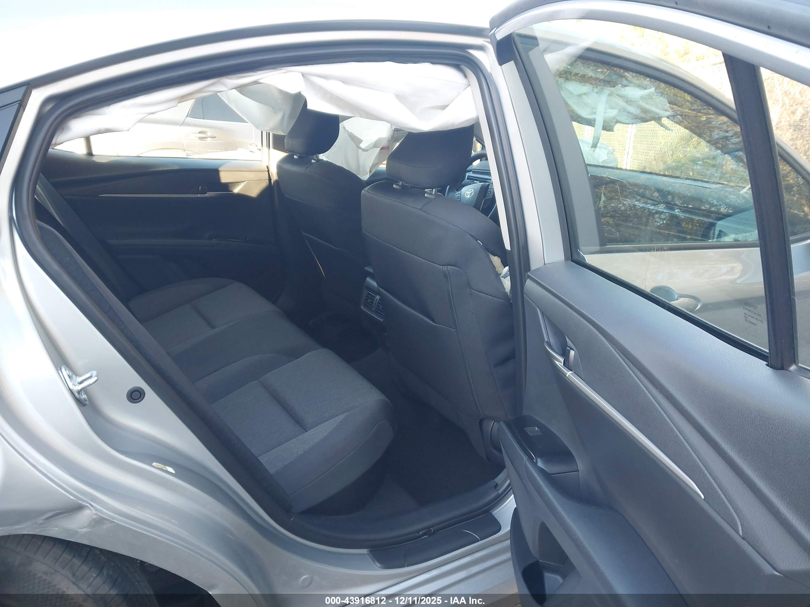 TOYOTA CAMRY image 8