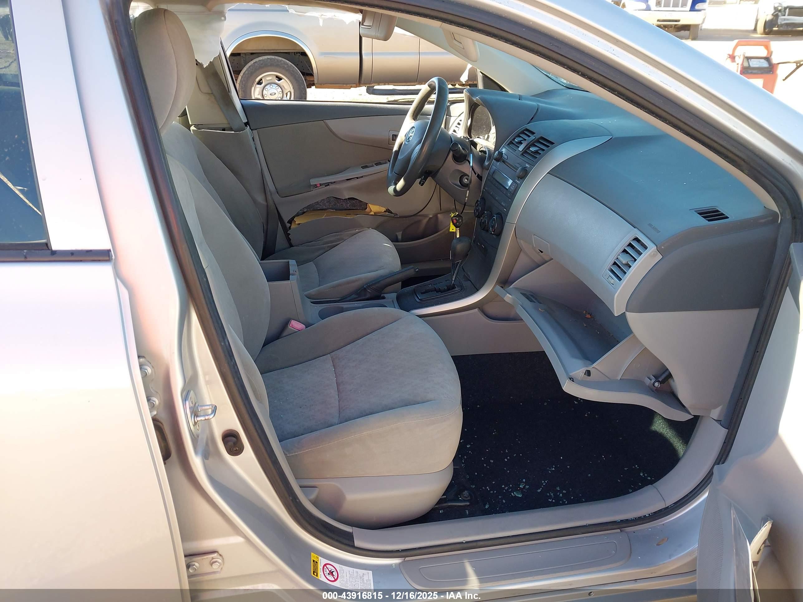 TOYOTA COROLLA image 5
