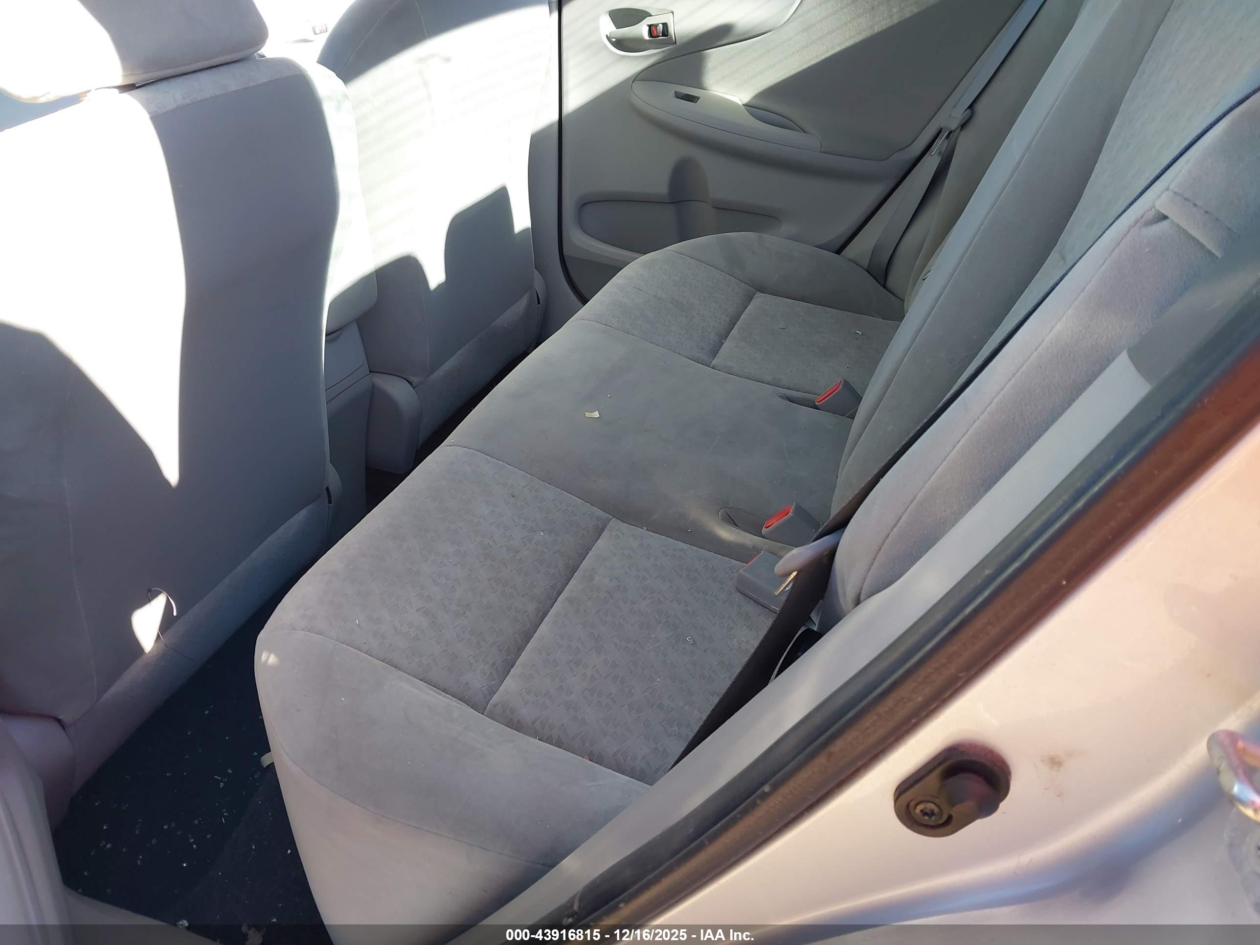 TOYOTA COROLLA image 8