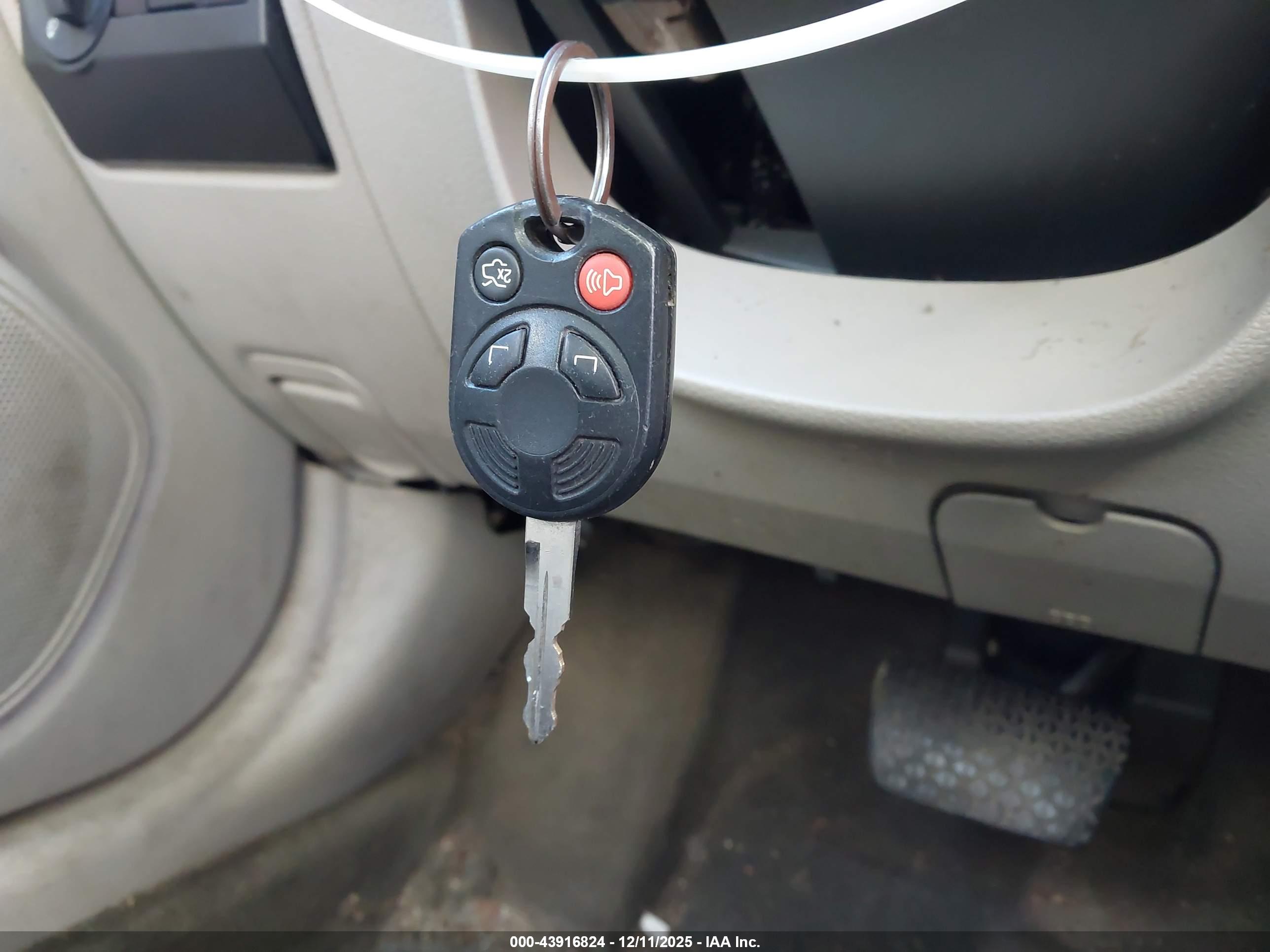 FORD FUSION image 11