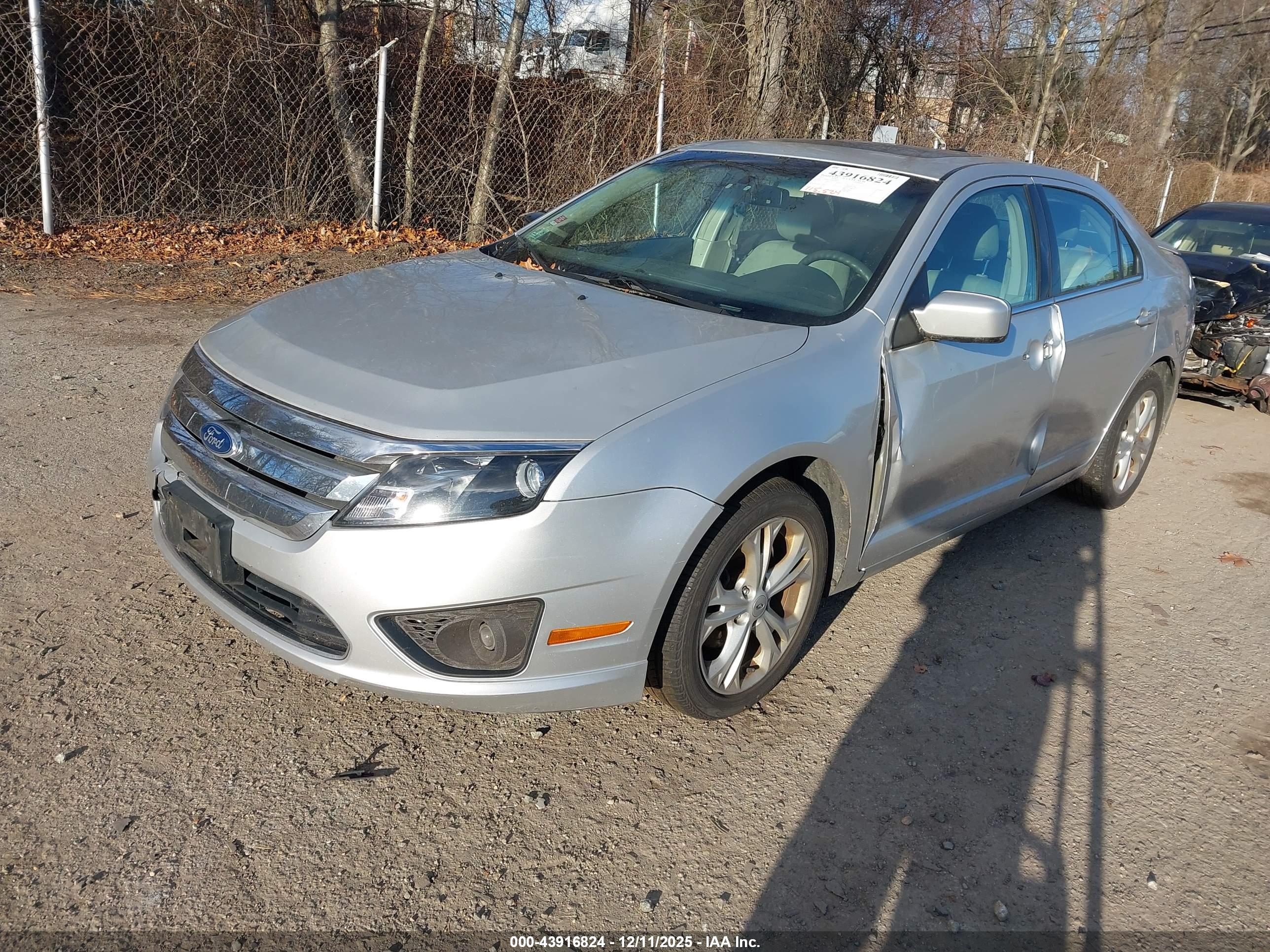 FORD FUSION image 2