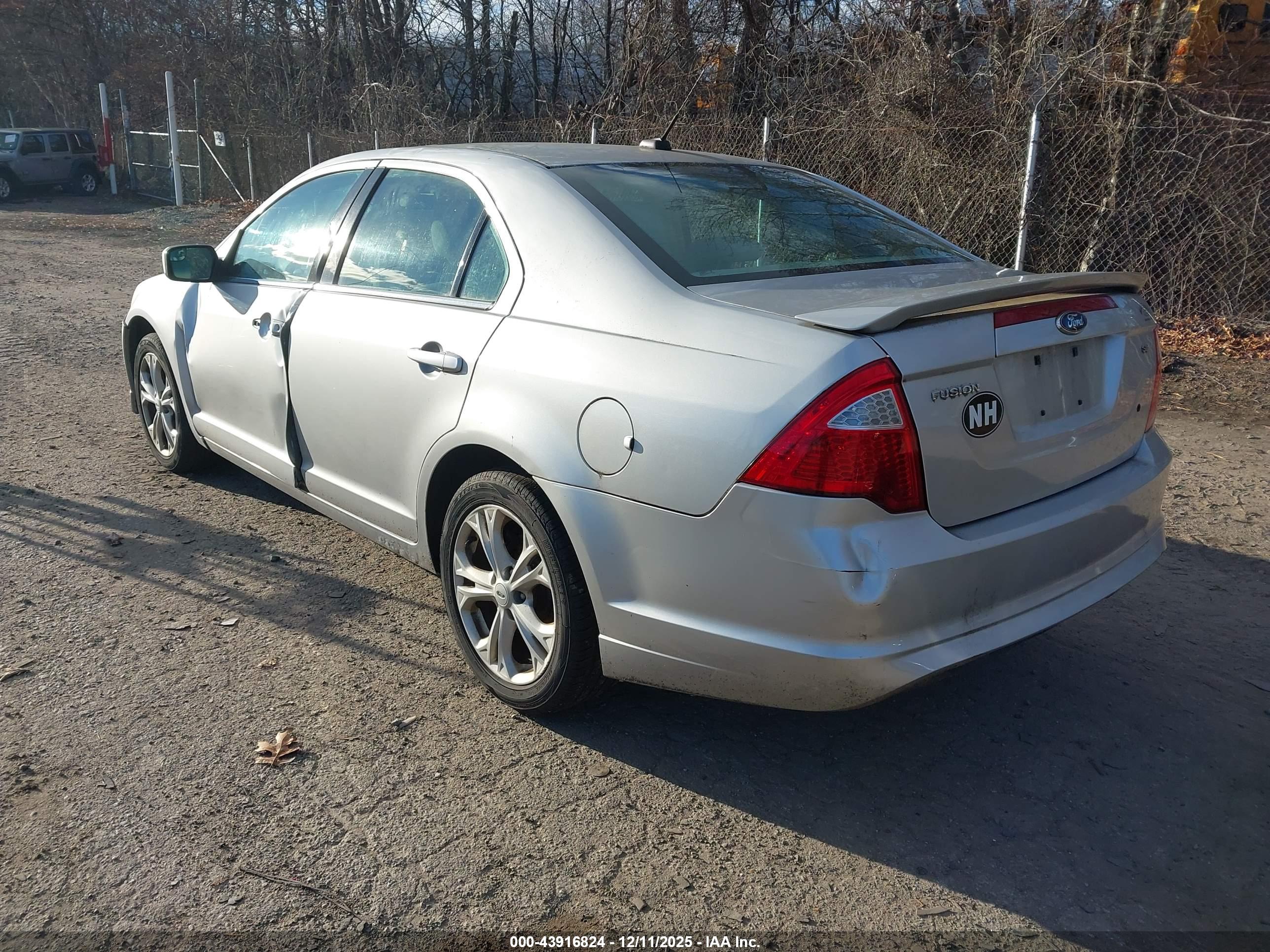 FORD FUSION image 3