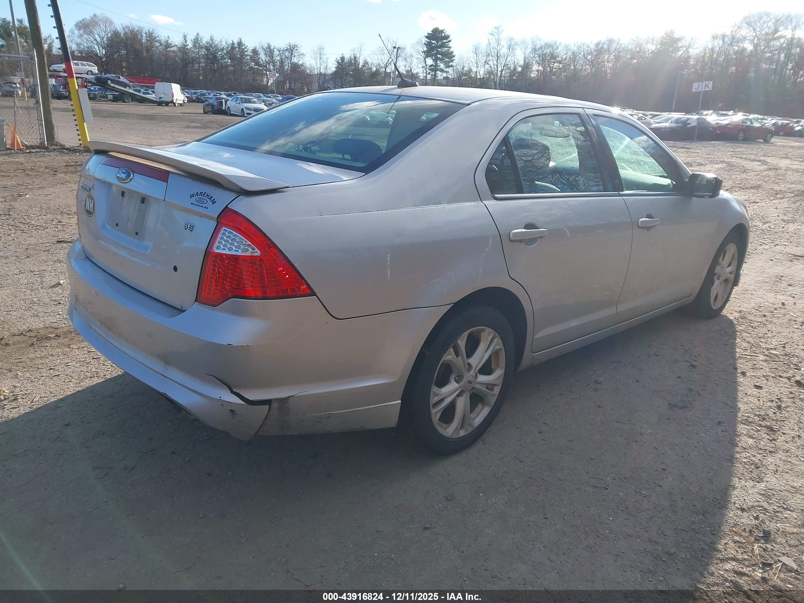 FORD FUSION image 4