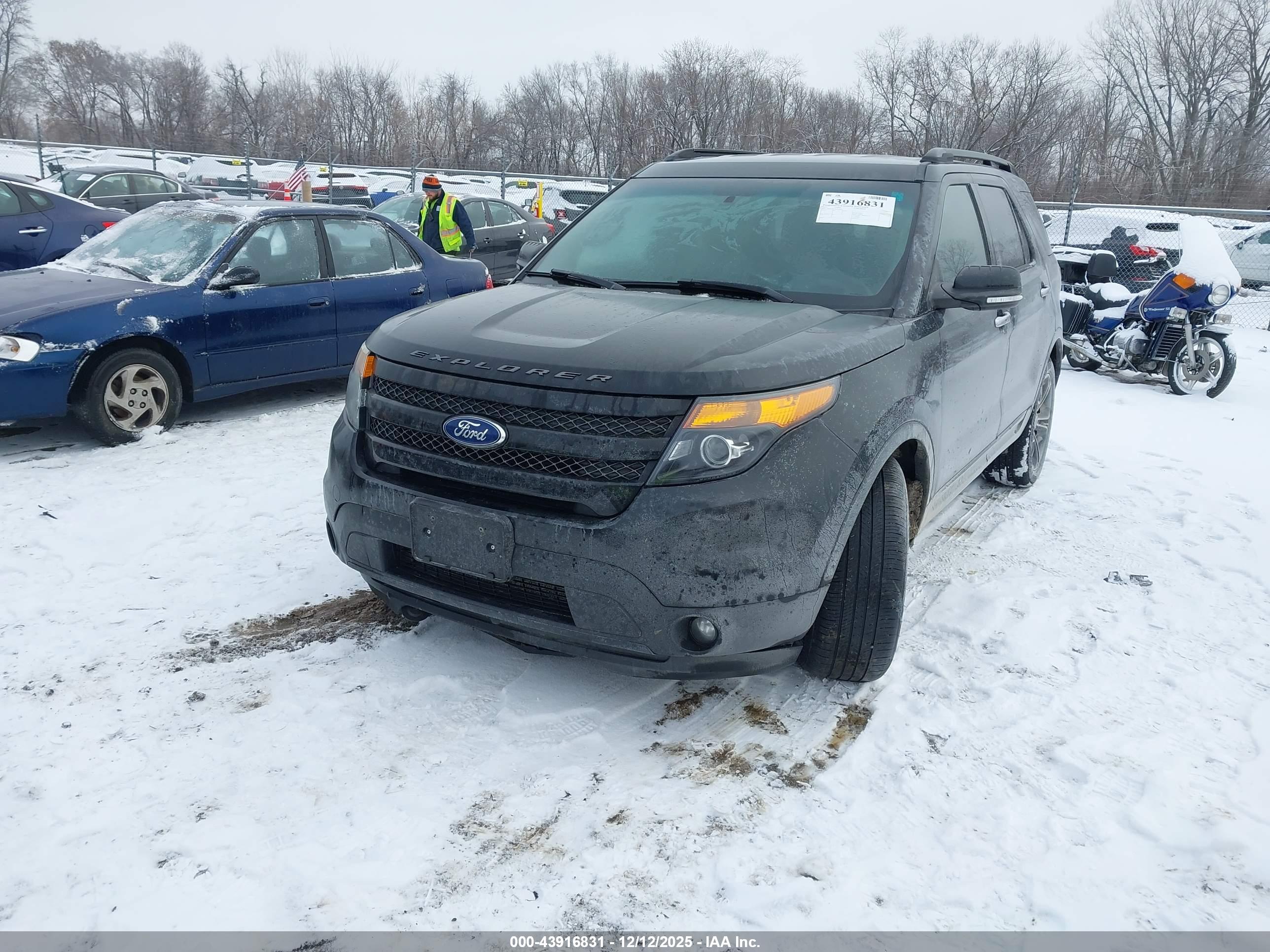 FORD EXPLORER image 2