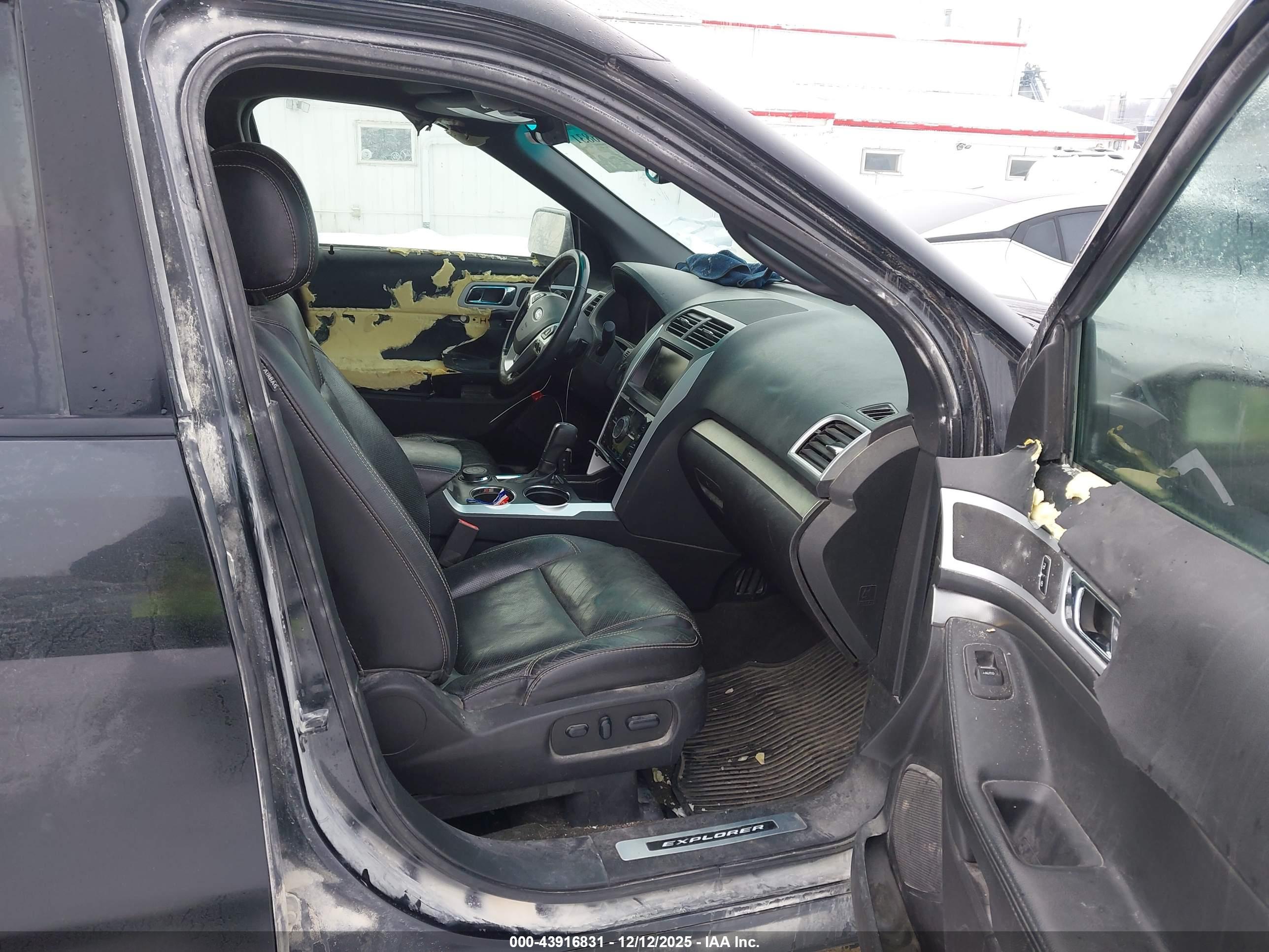FORD EXPLORER image 5