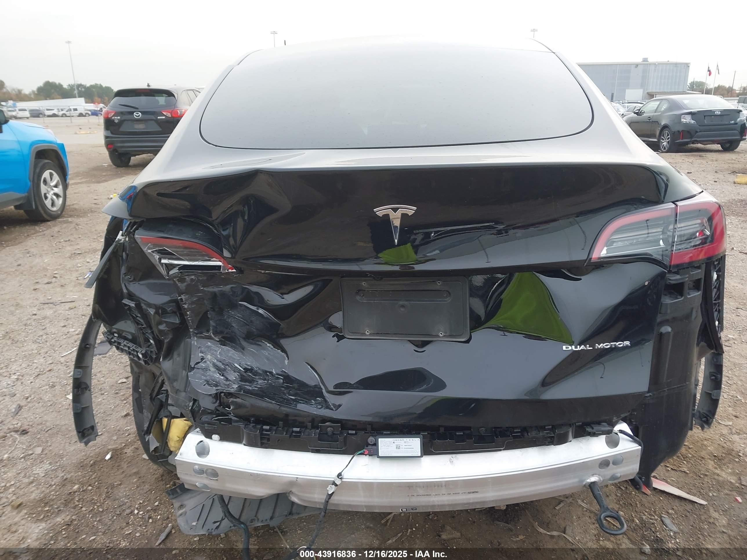 TESLA MODEL image 6