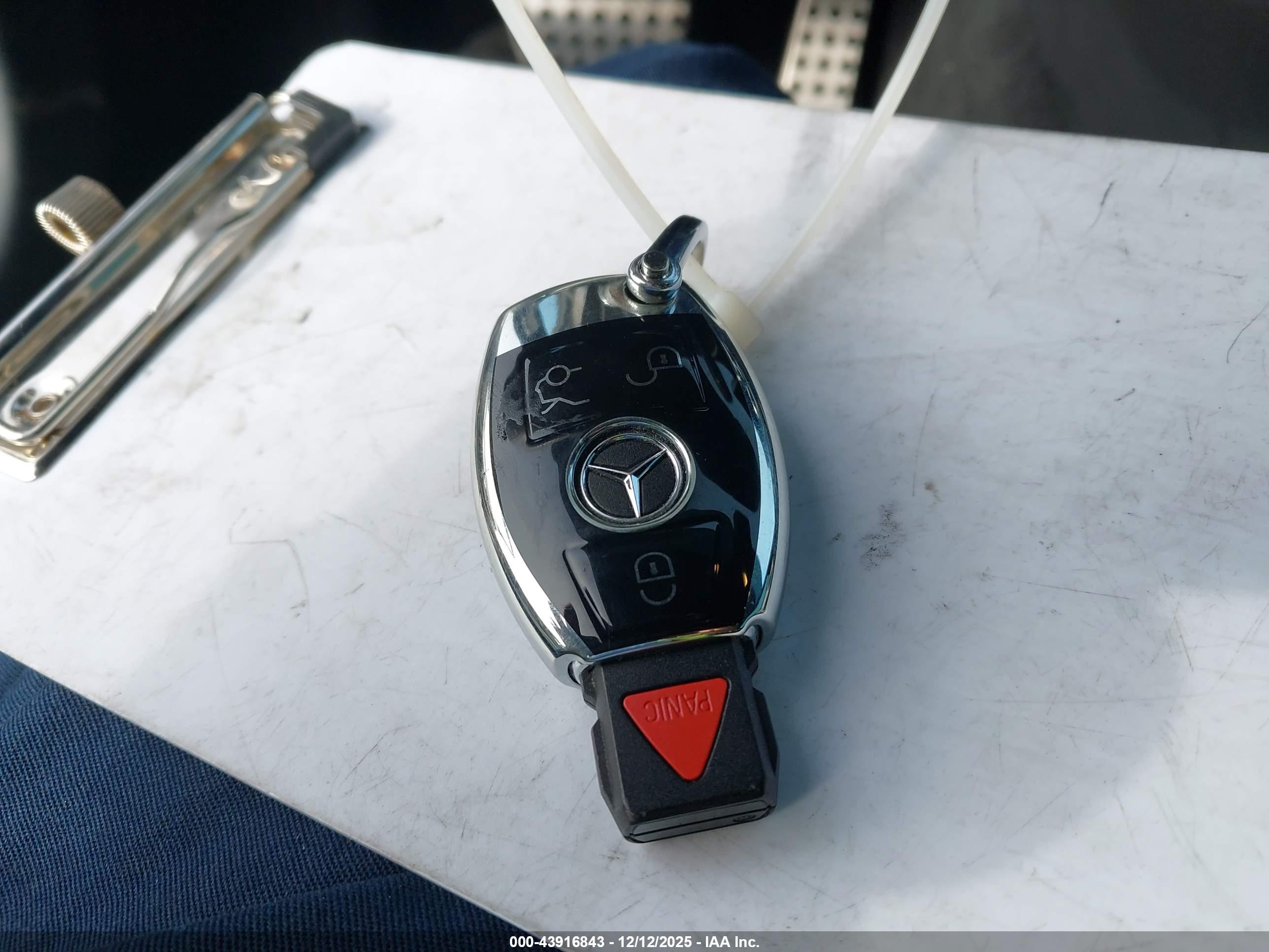 MERCEDES-BENZ C image 11