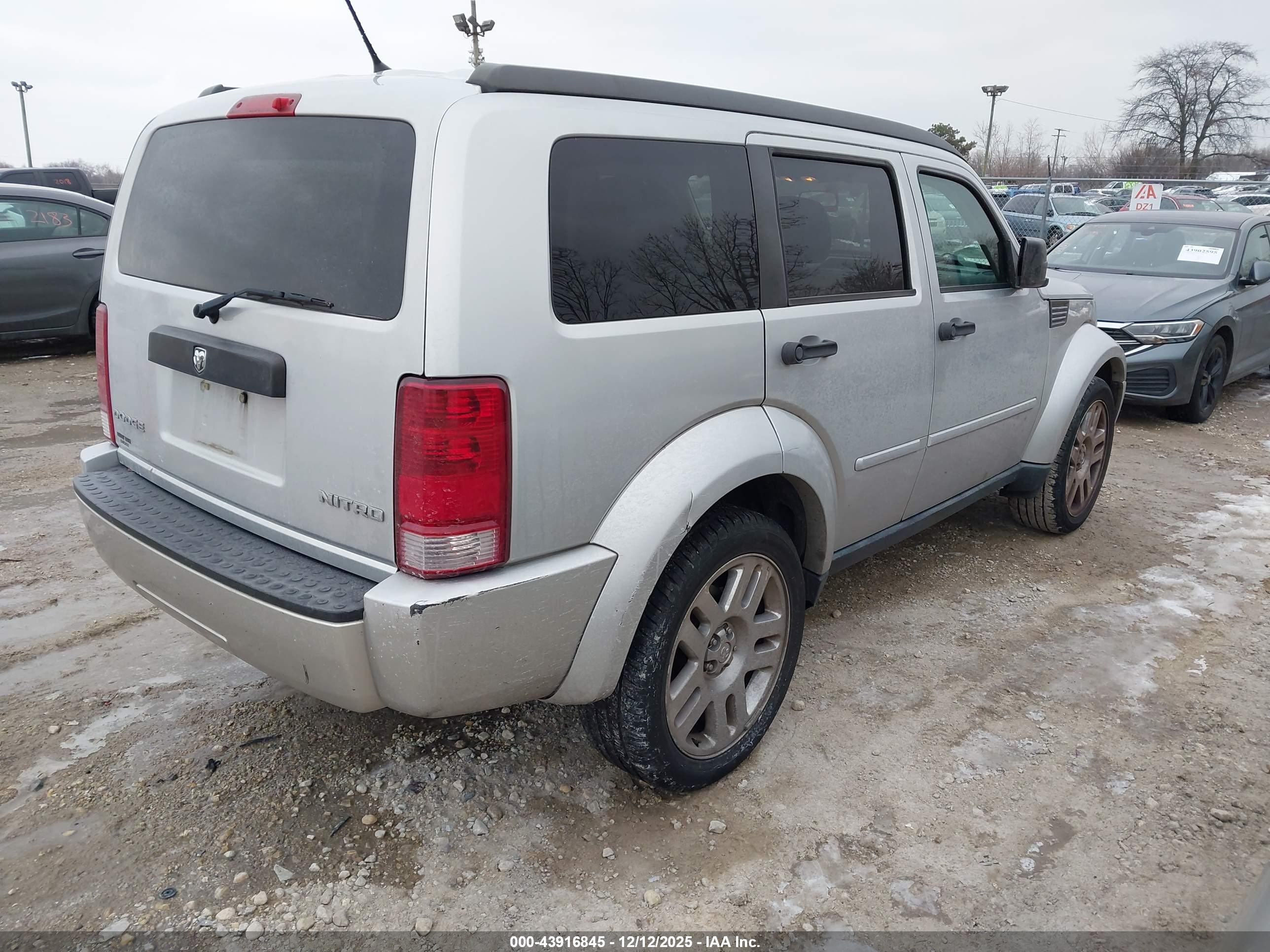 DODGE NITRO image 4