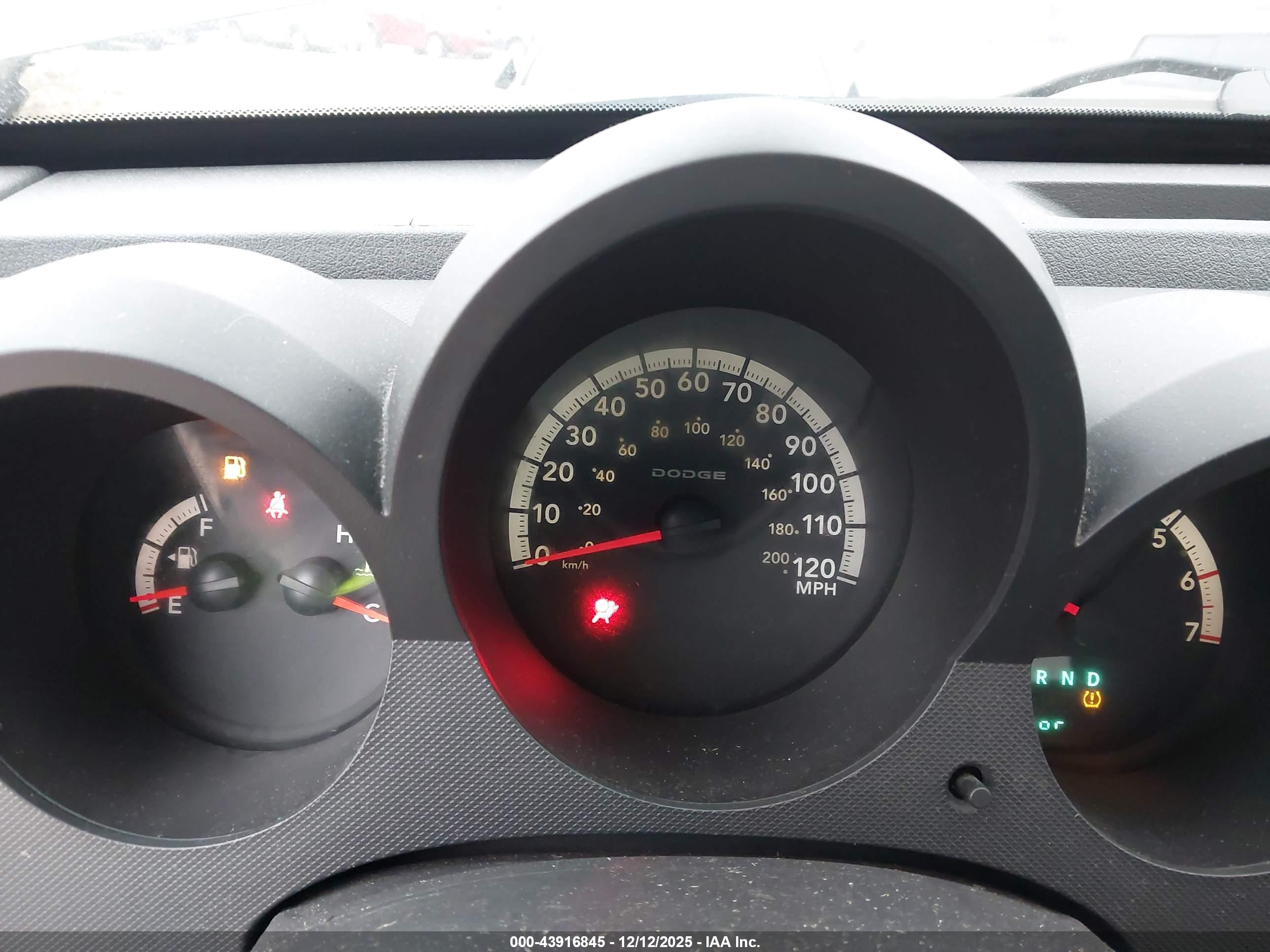 DODGE NITRO image 7