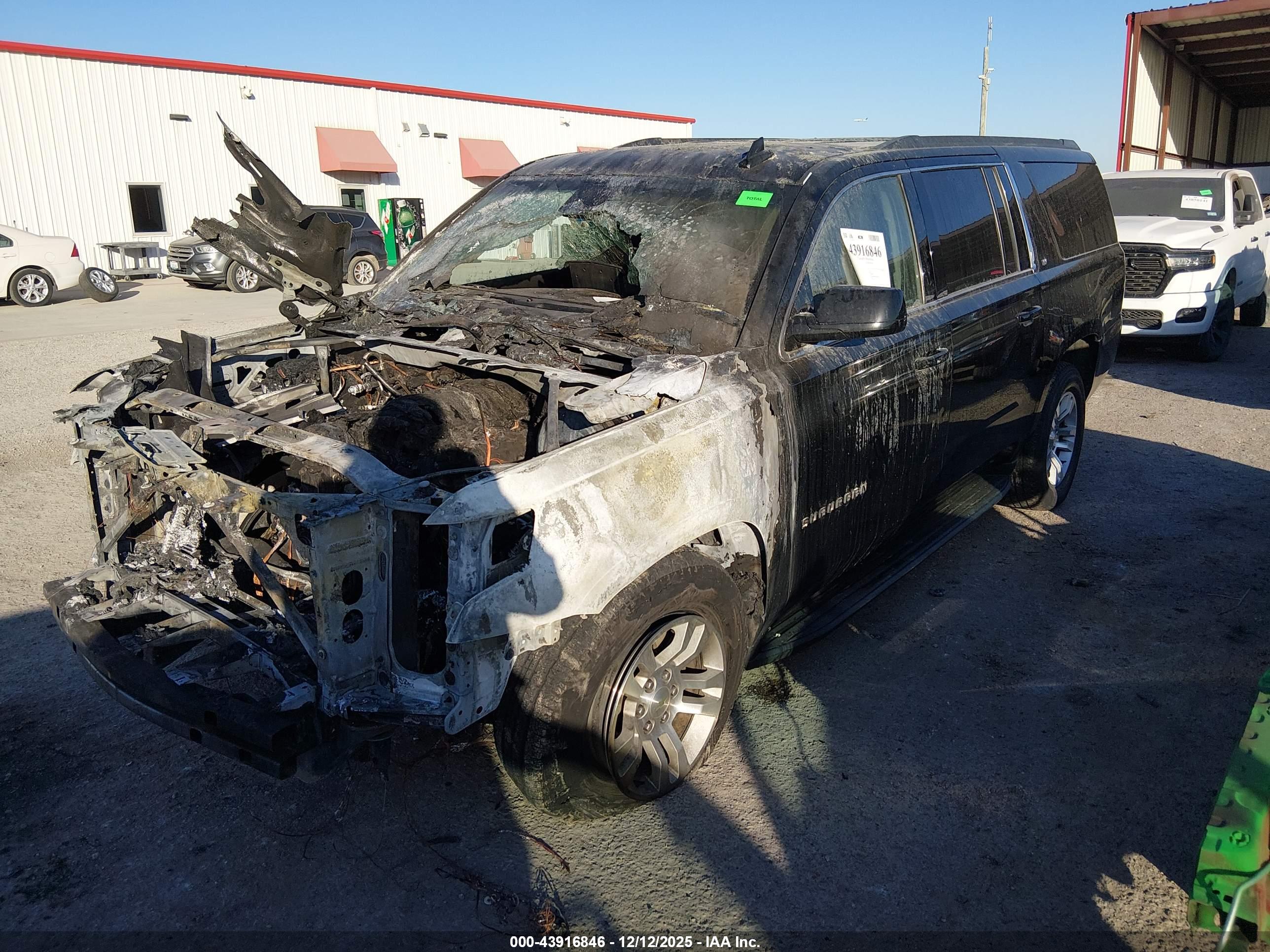 CHEVROLET SUBURBAN image 2