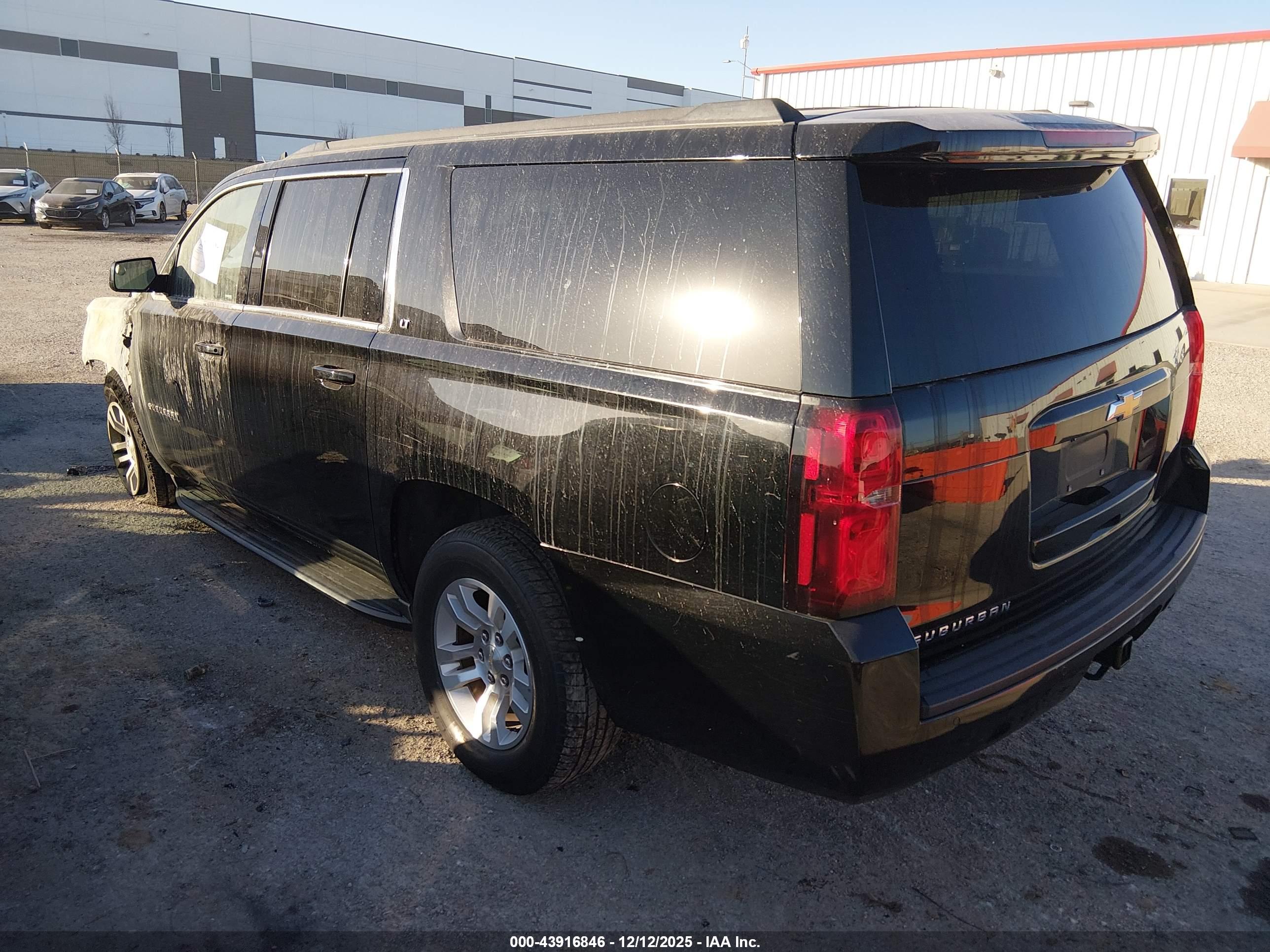 CHEVROLET SUBURBAN image 3