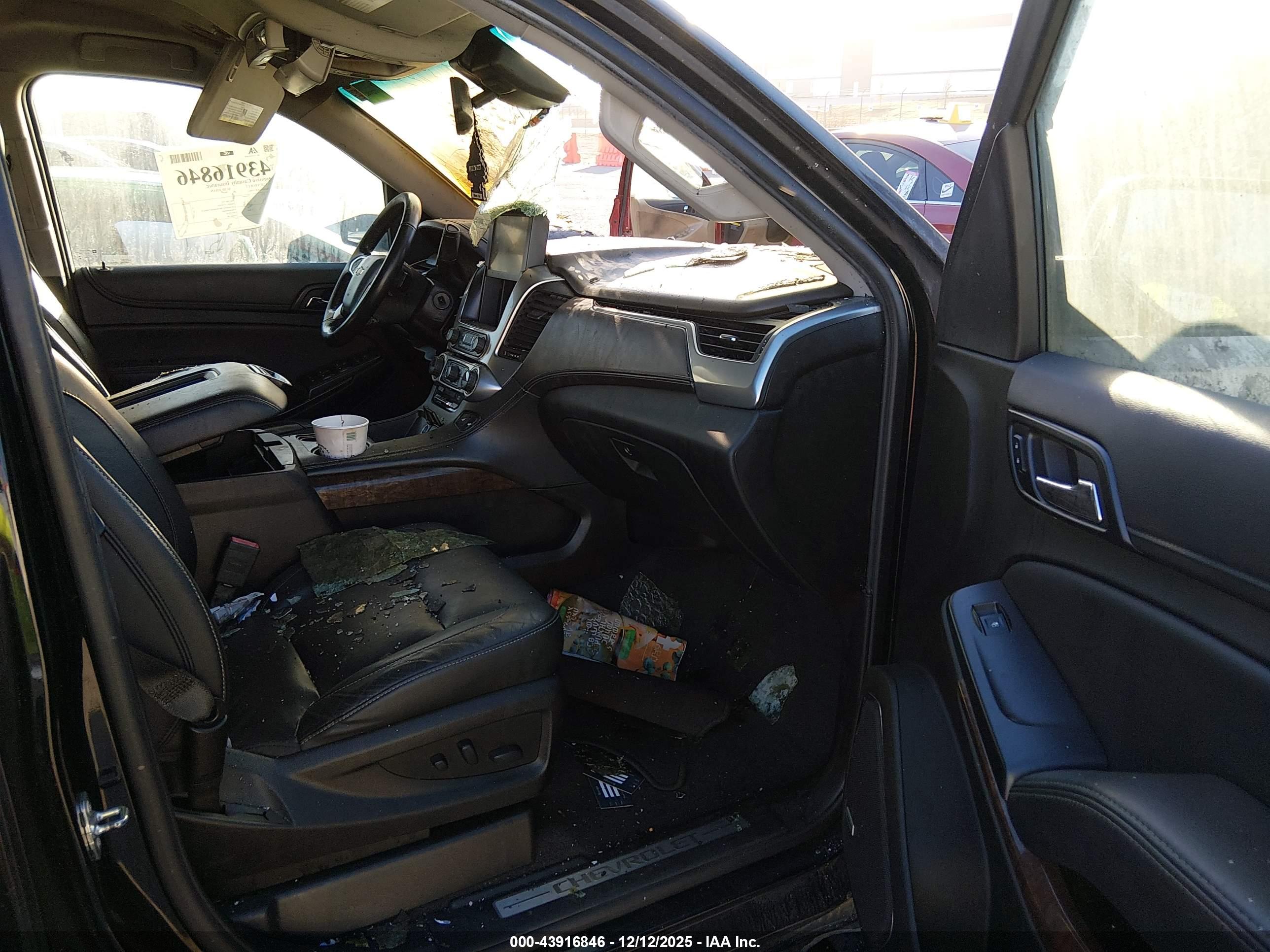 CHEVROLET SUBURBAN image 5