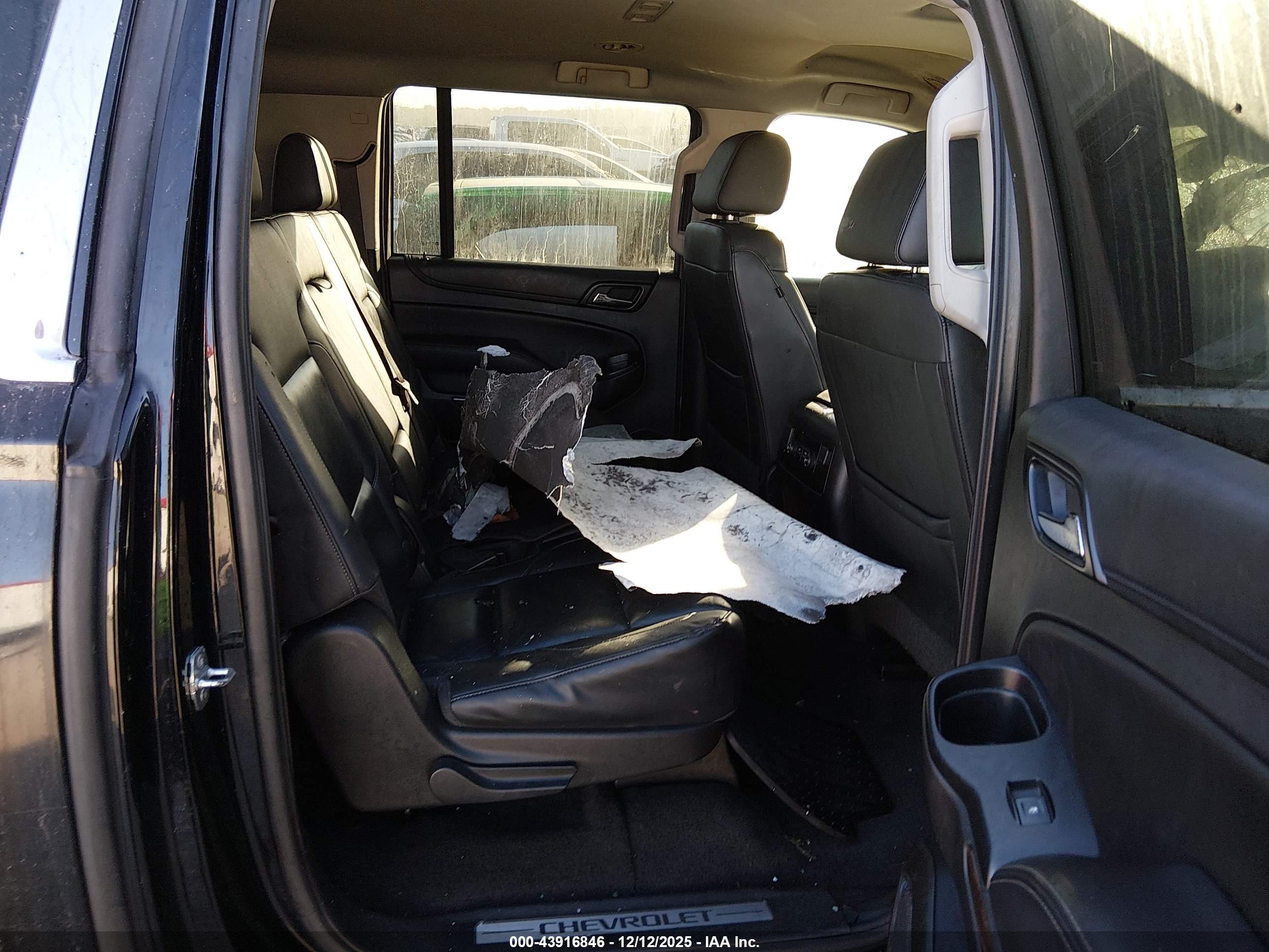 CHEVROLET SUBURBAN image 8