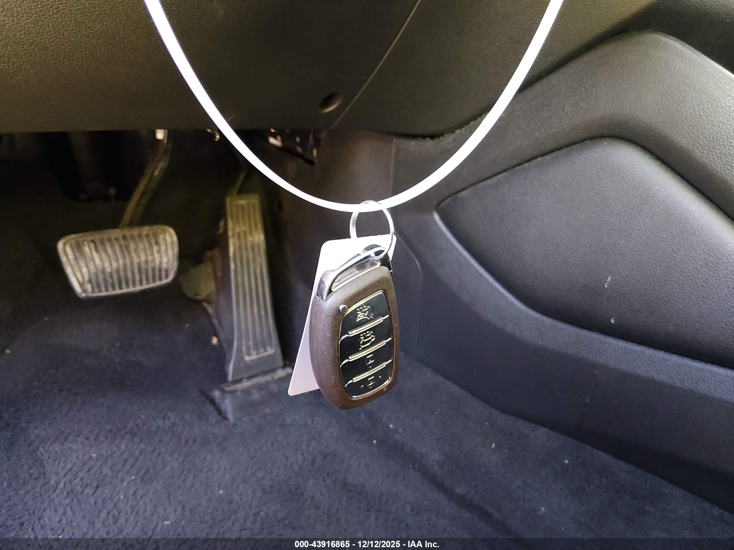 HYUNDAI TUCSON image 11