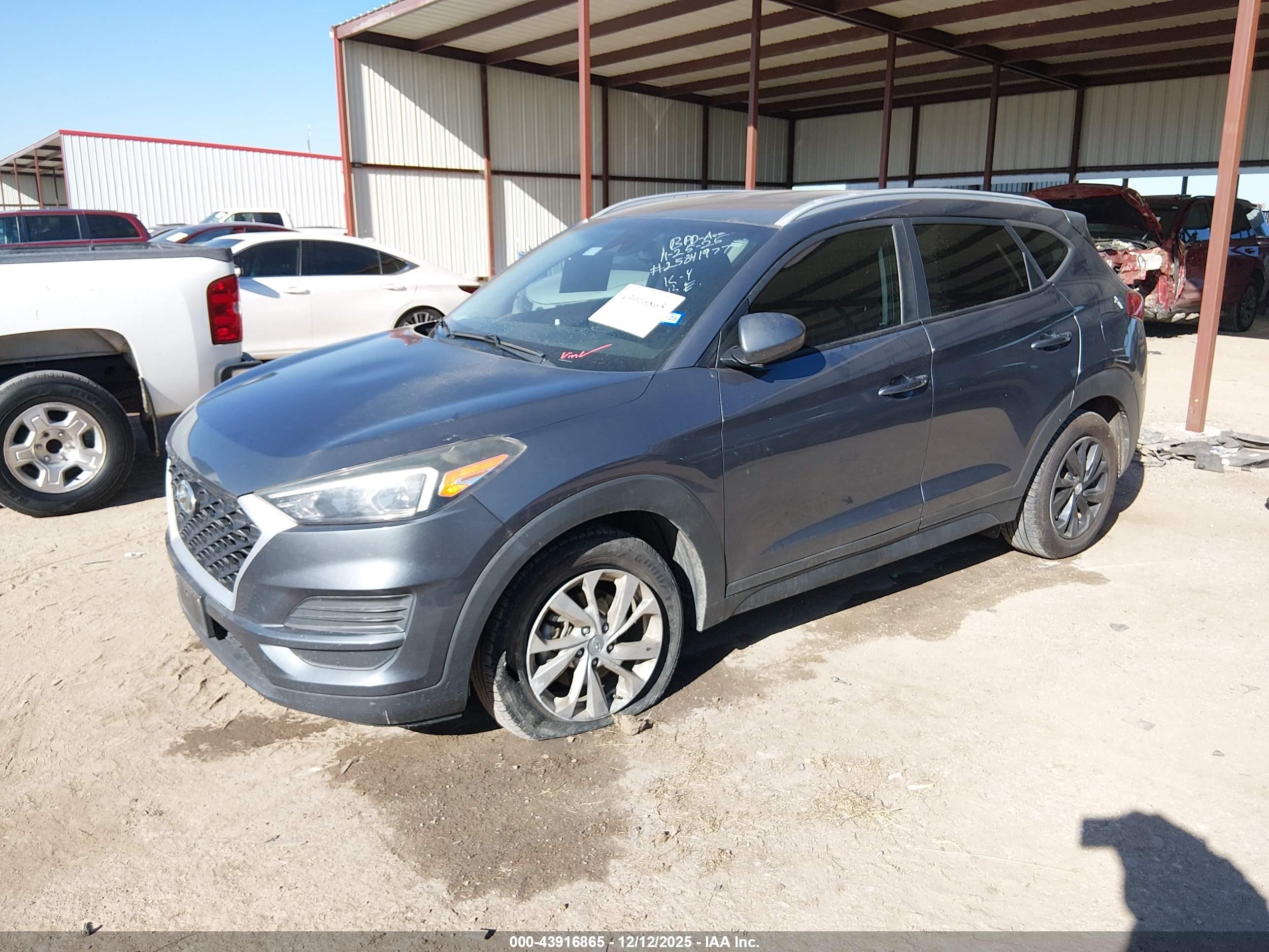 HYUNDAI TUCSON image 2