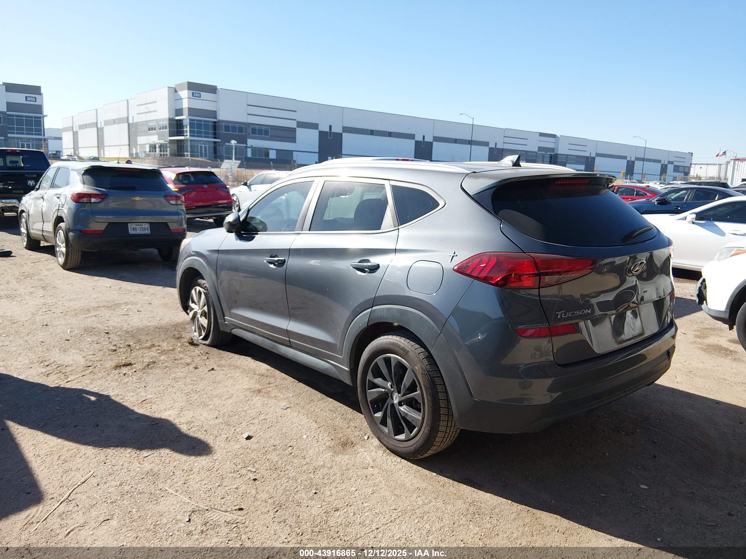 HYUNDAI TUCSON image 3