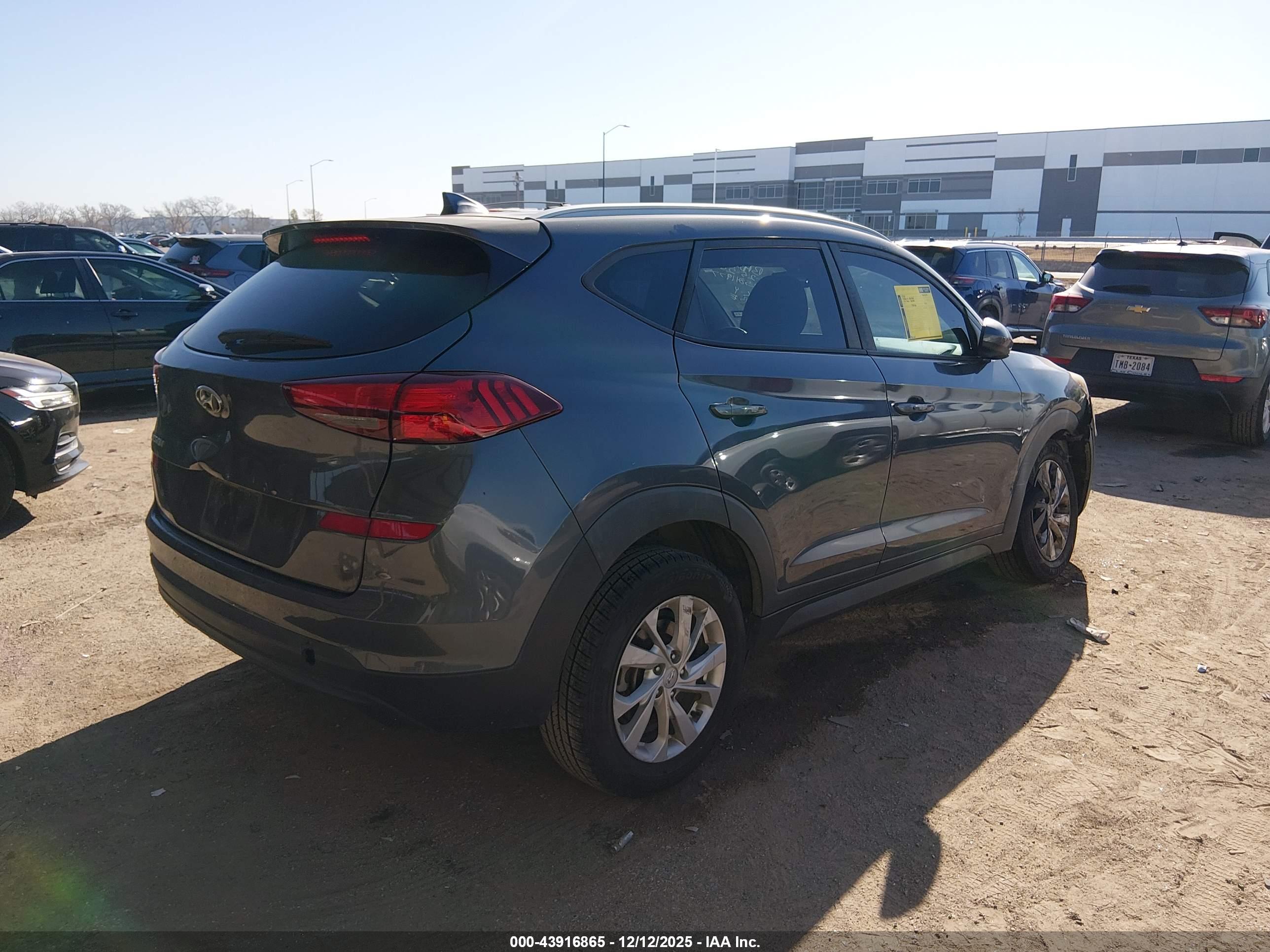 HYUNDAI TUCSON image 4