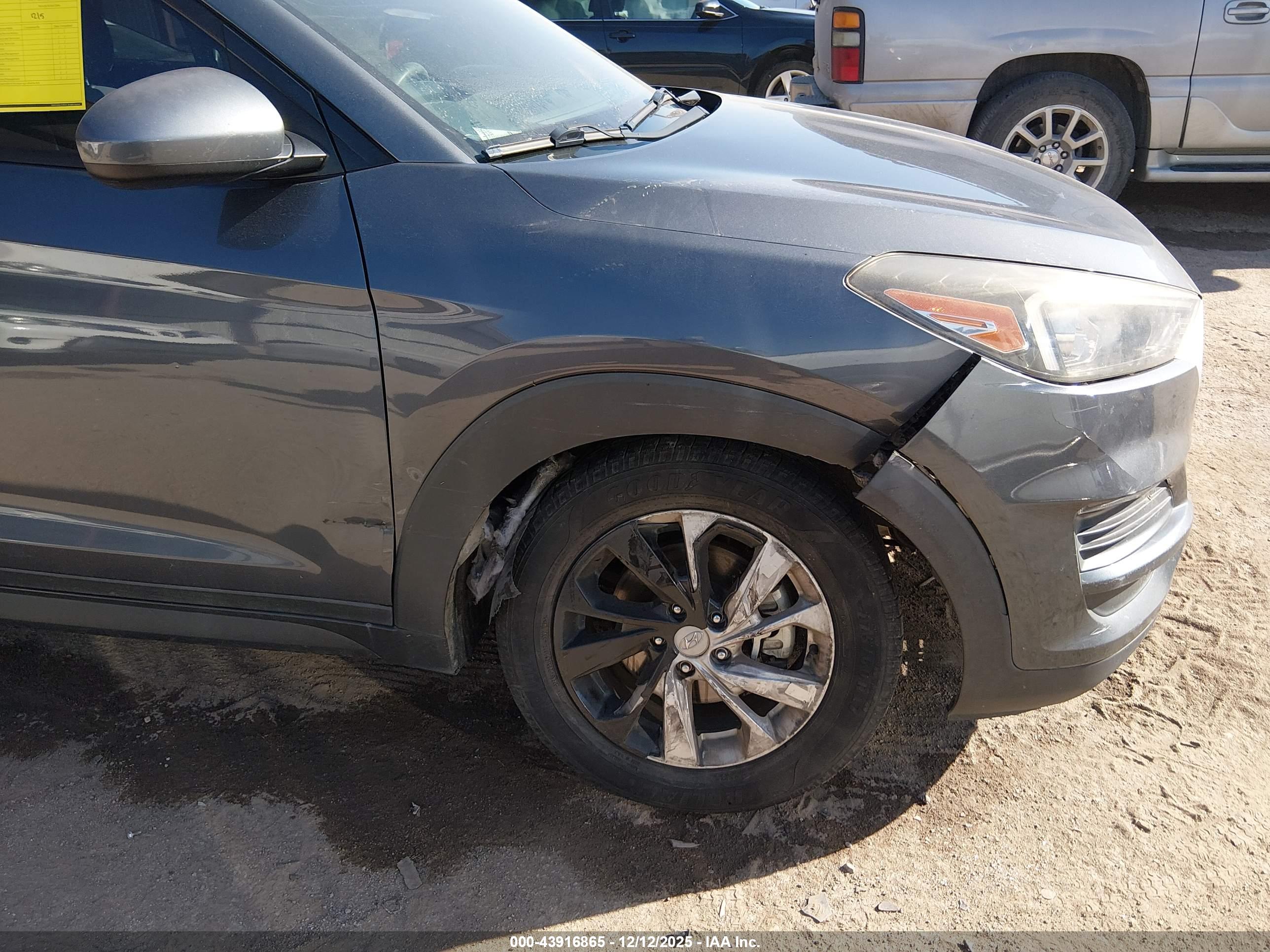 HYUNDAI TUCSON image 6