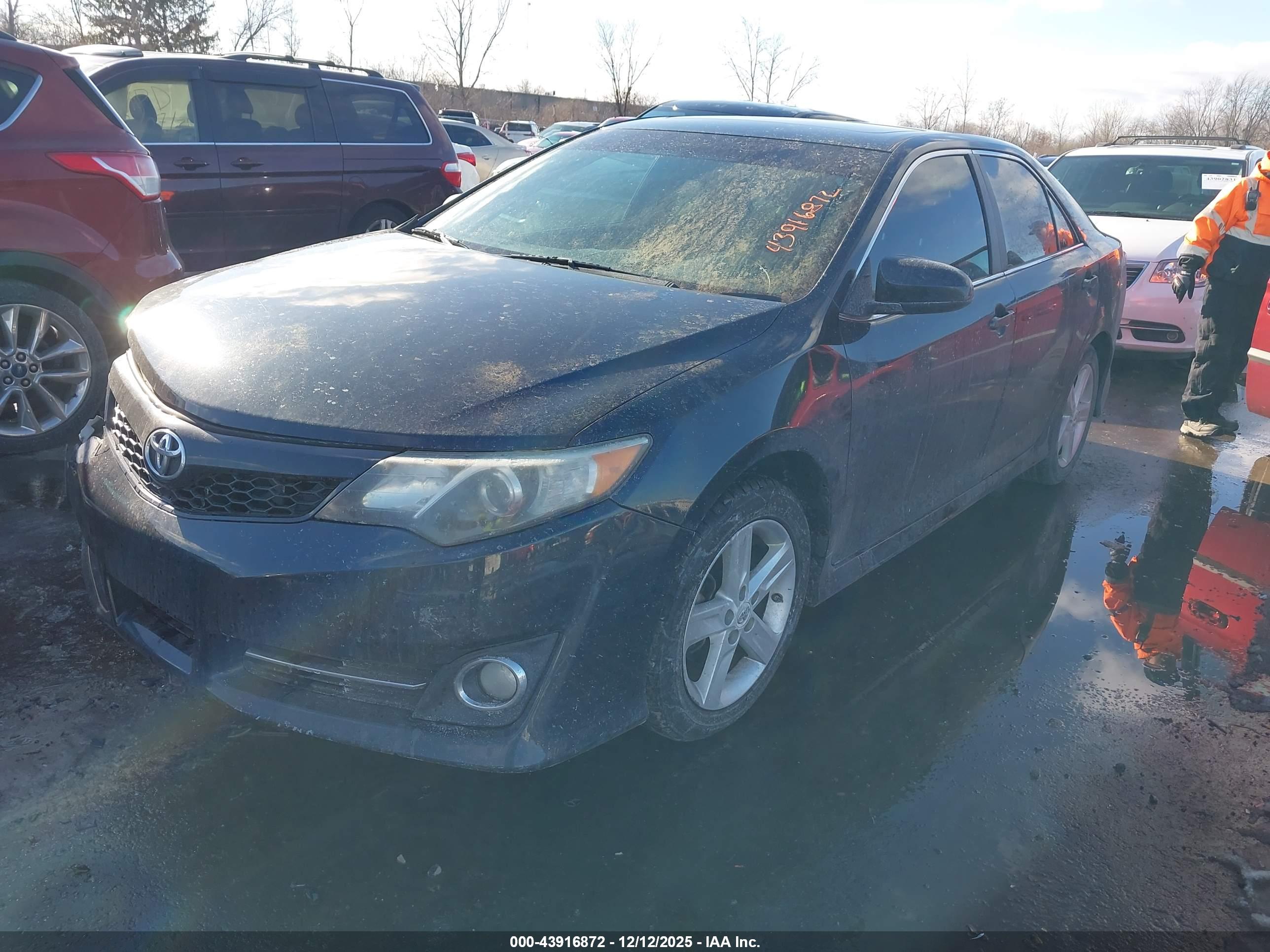 TOYOTA CAMRY image 2