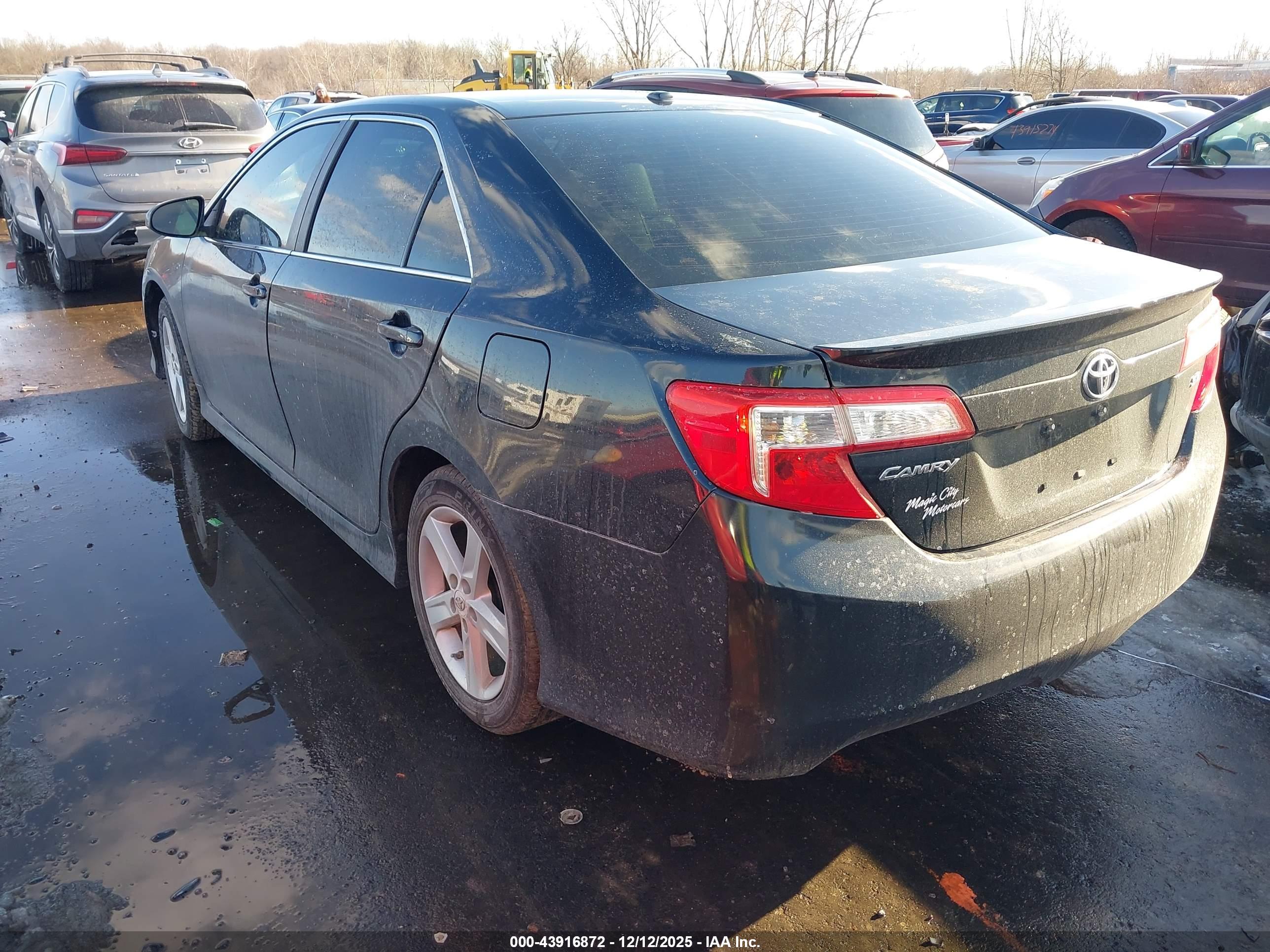 TOYOTA CAMRY image 3