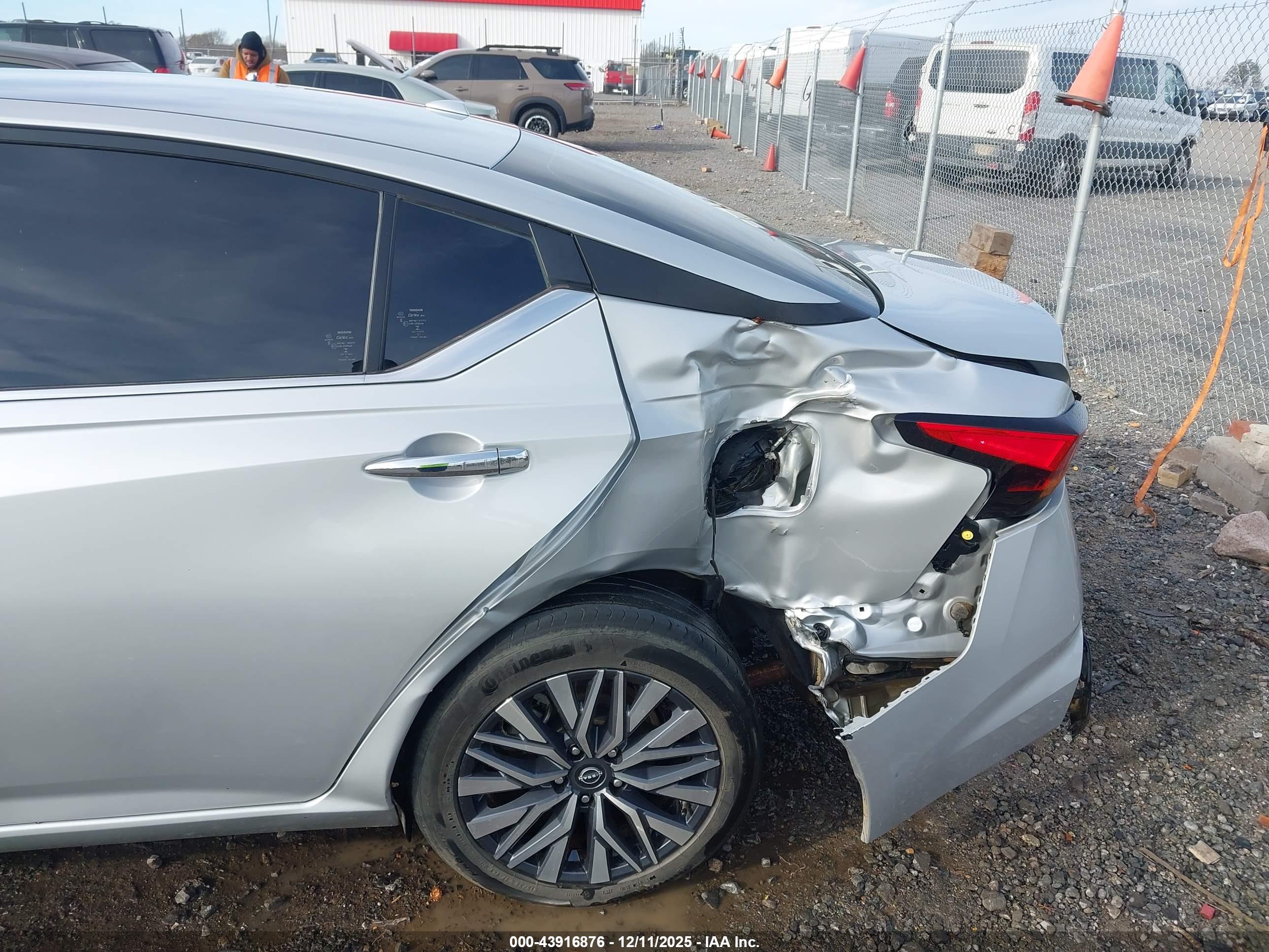 NISSAN ALTIMA image 6