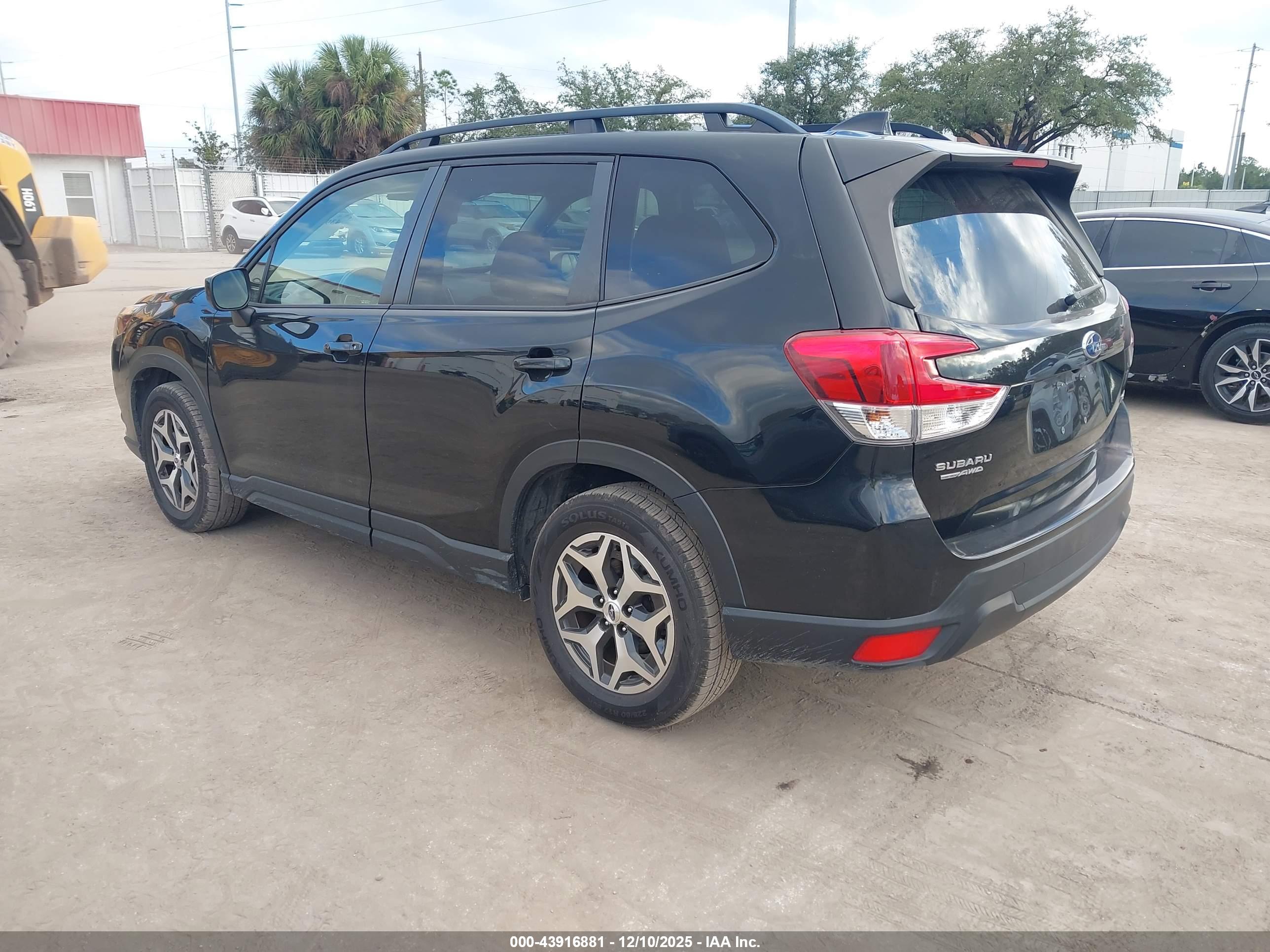 SUBARU FORESTER image 3