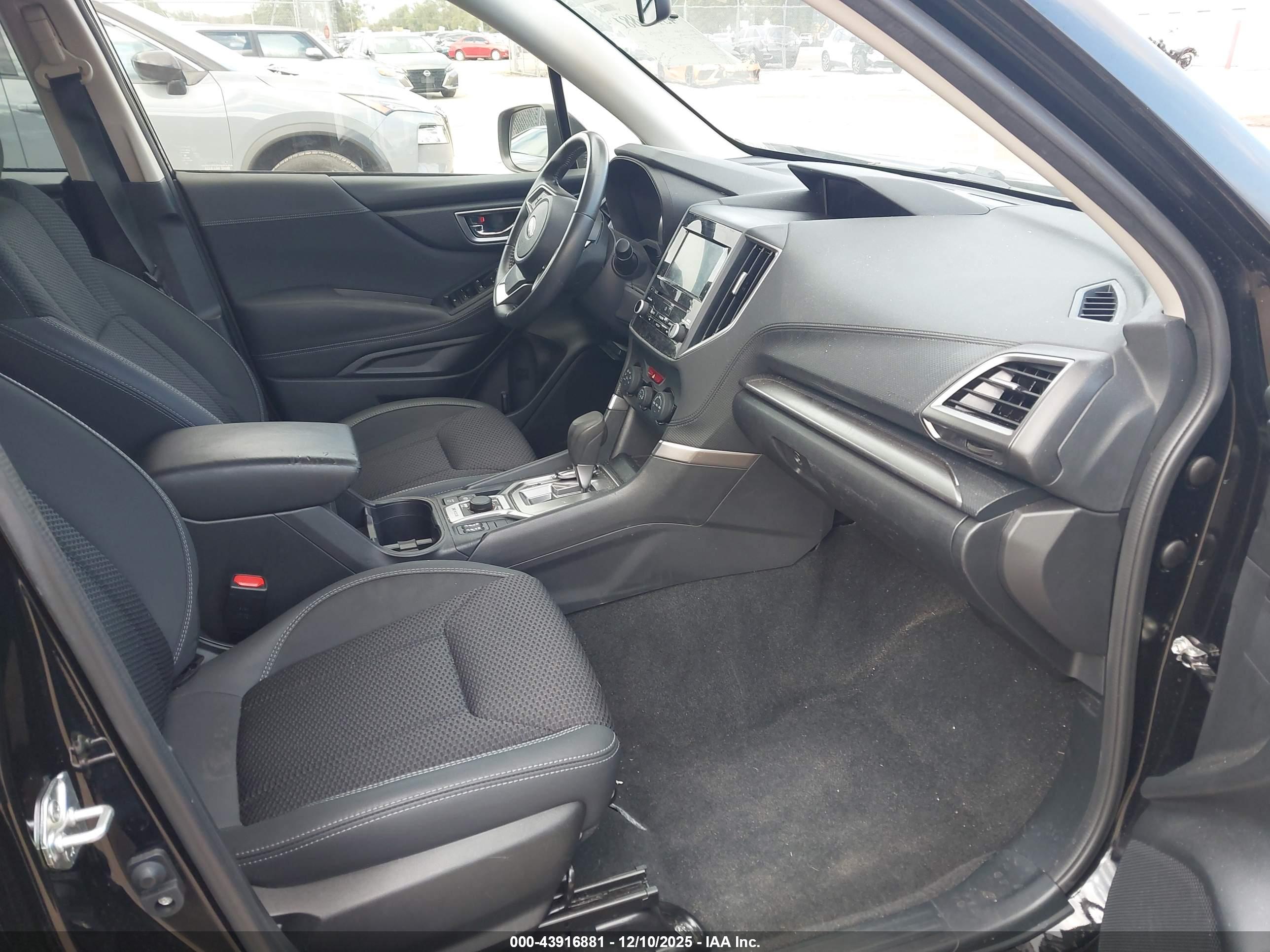 SUBARU FORESTER image 5