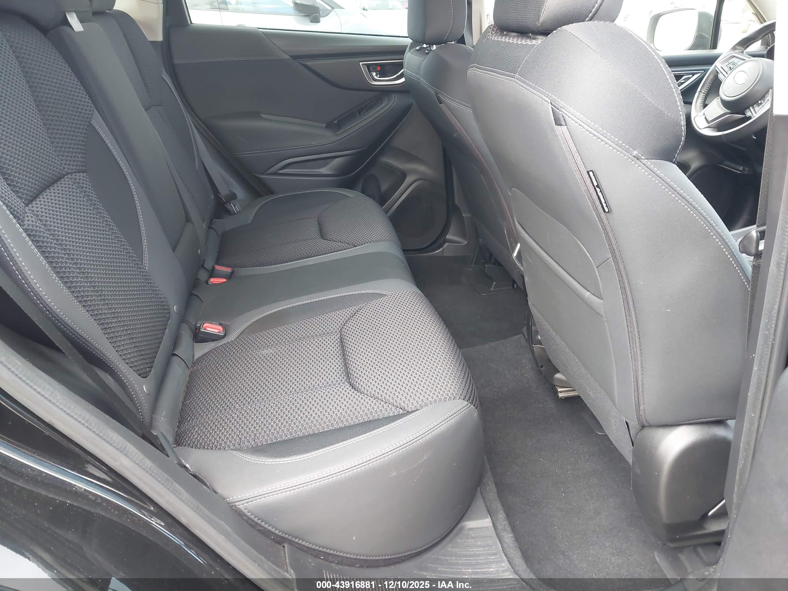 SUBARU FORESTER image 8