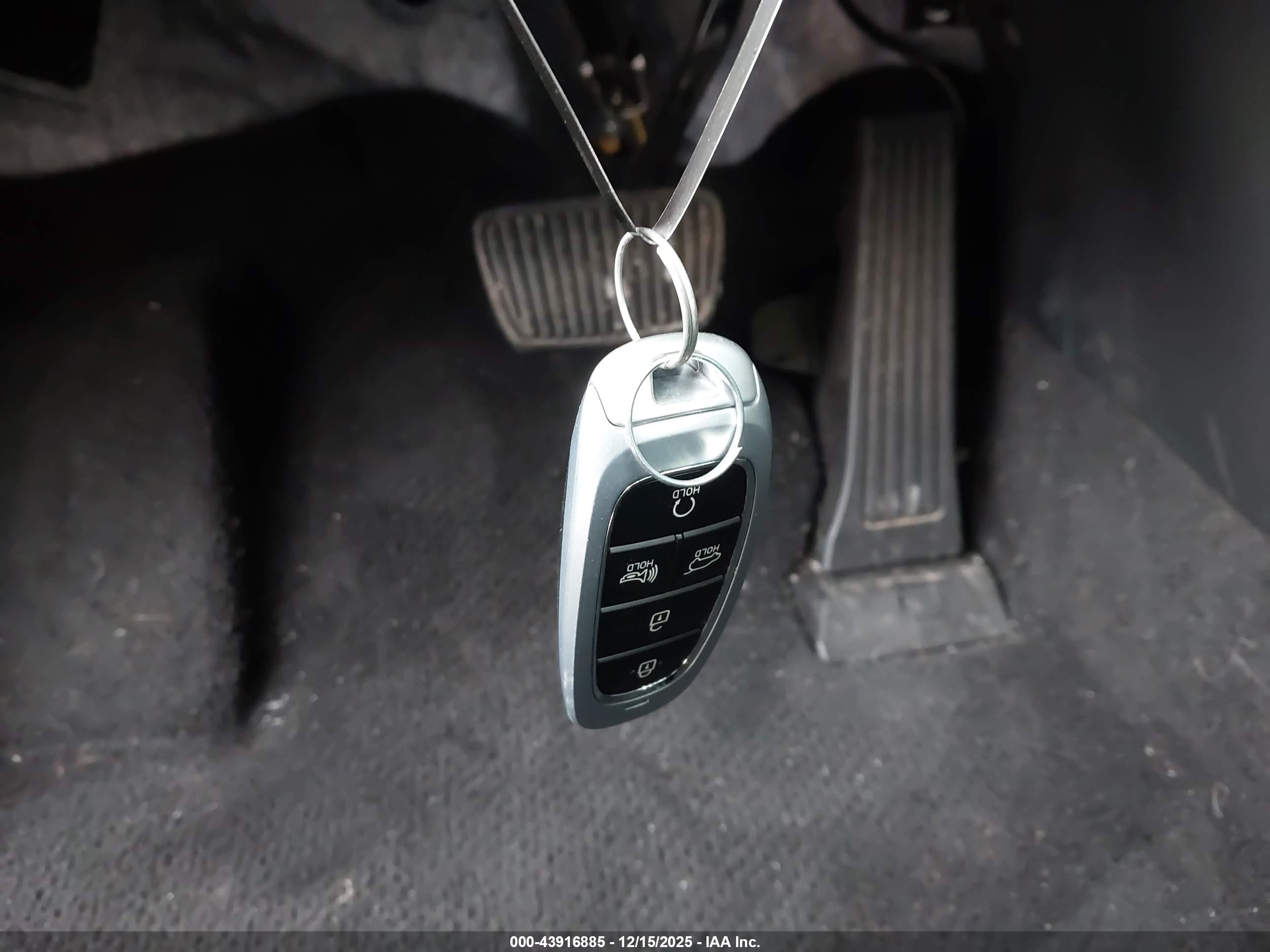 HYUNDAI TUCSON image 11