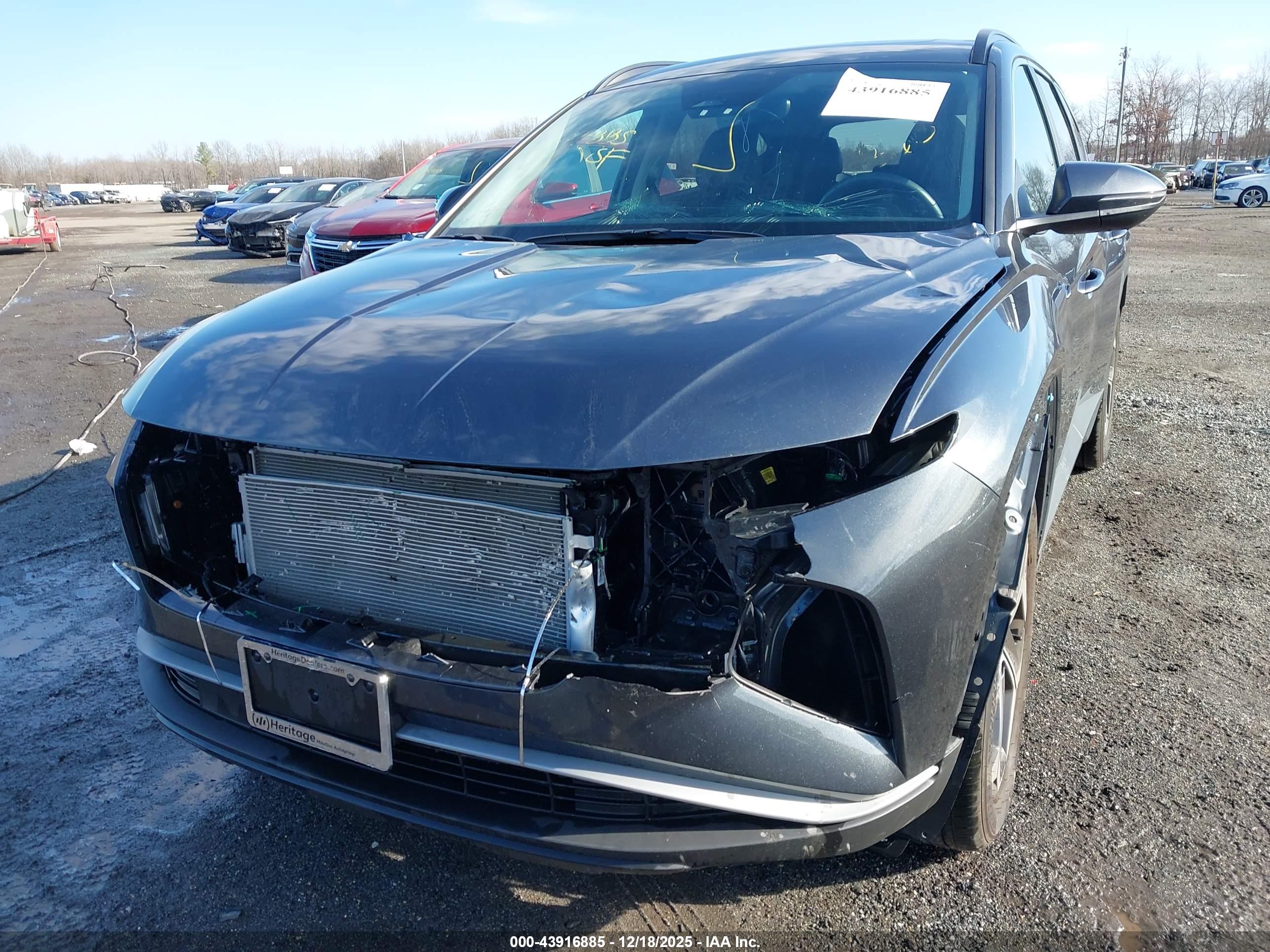 HYUNDAI TUCSON image 6