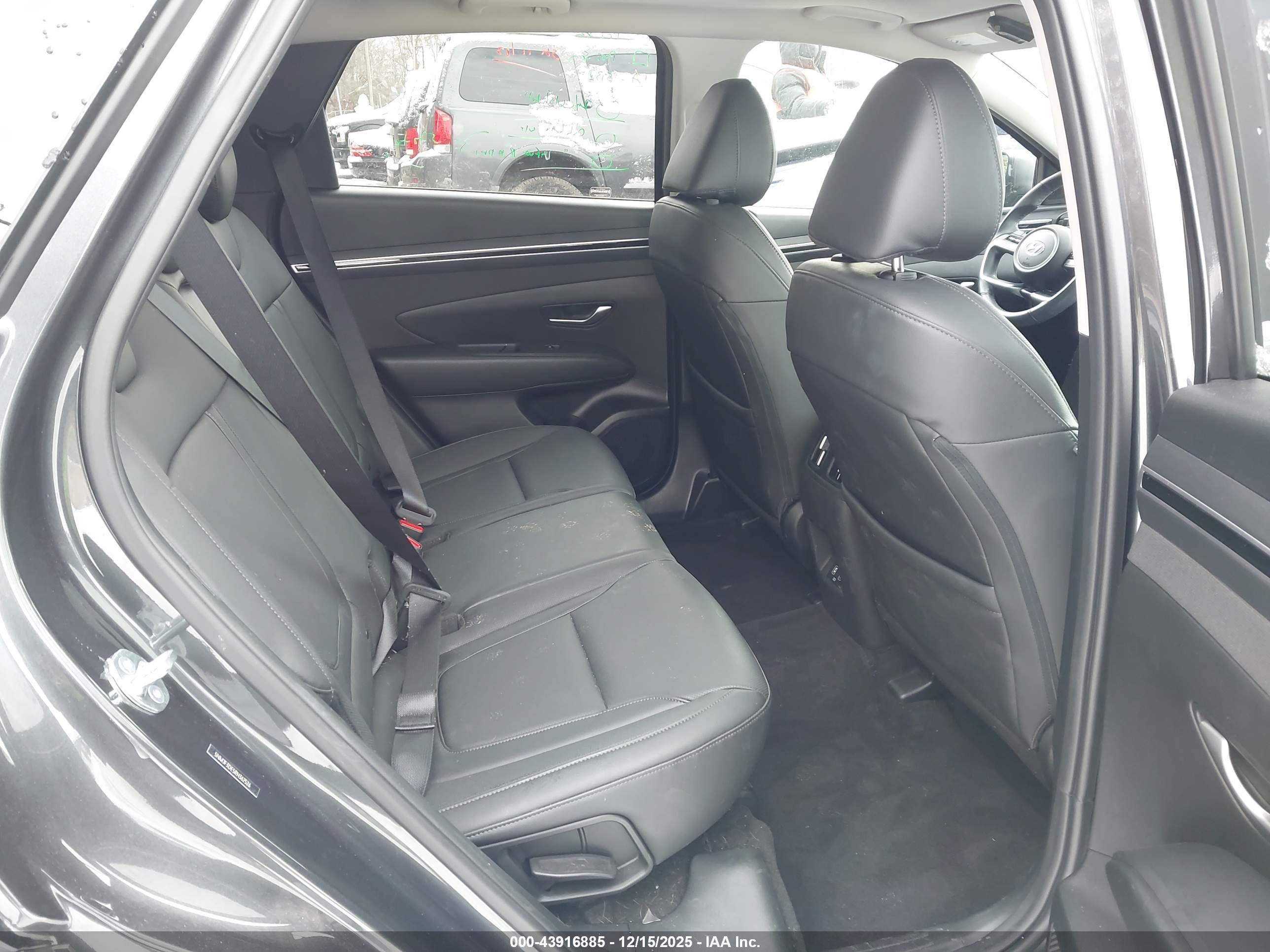 HYUNDAI TUCSON image 8