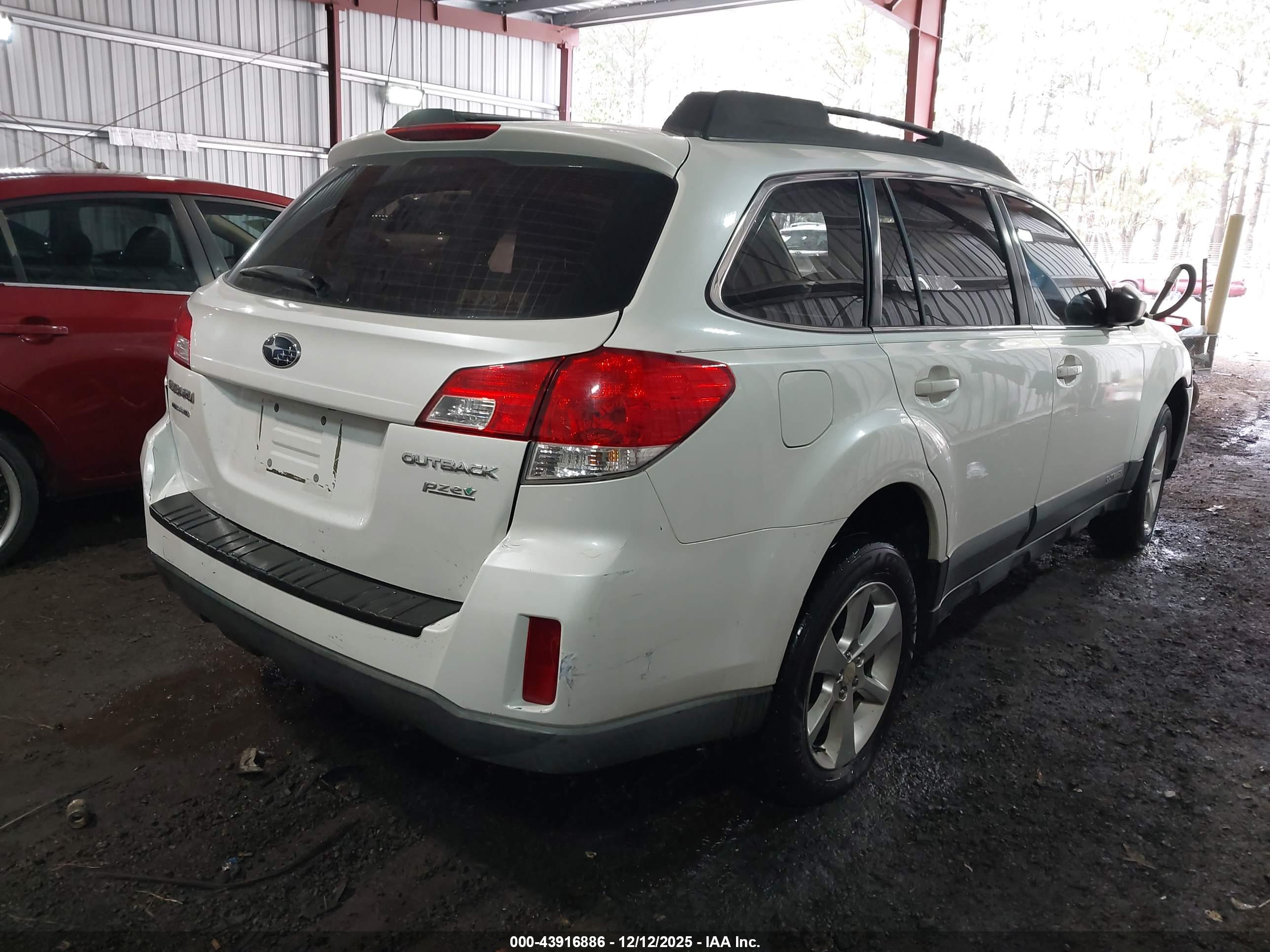 SUBARU OUTBACK image 4
