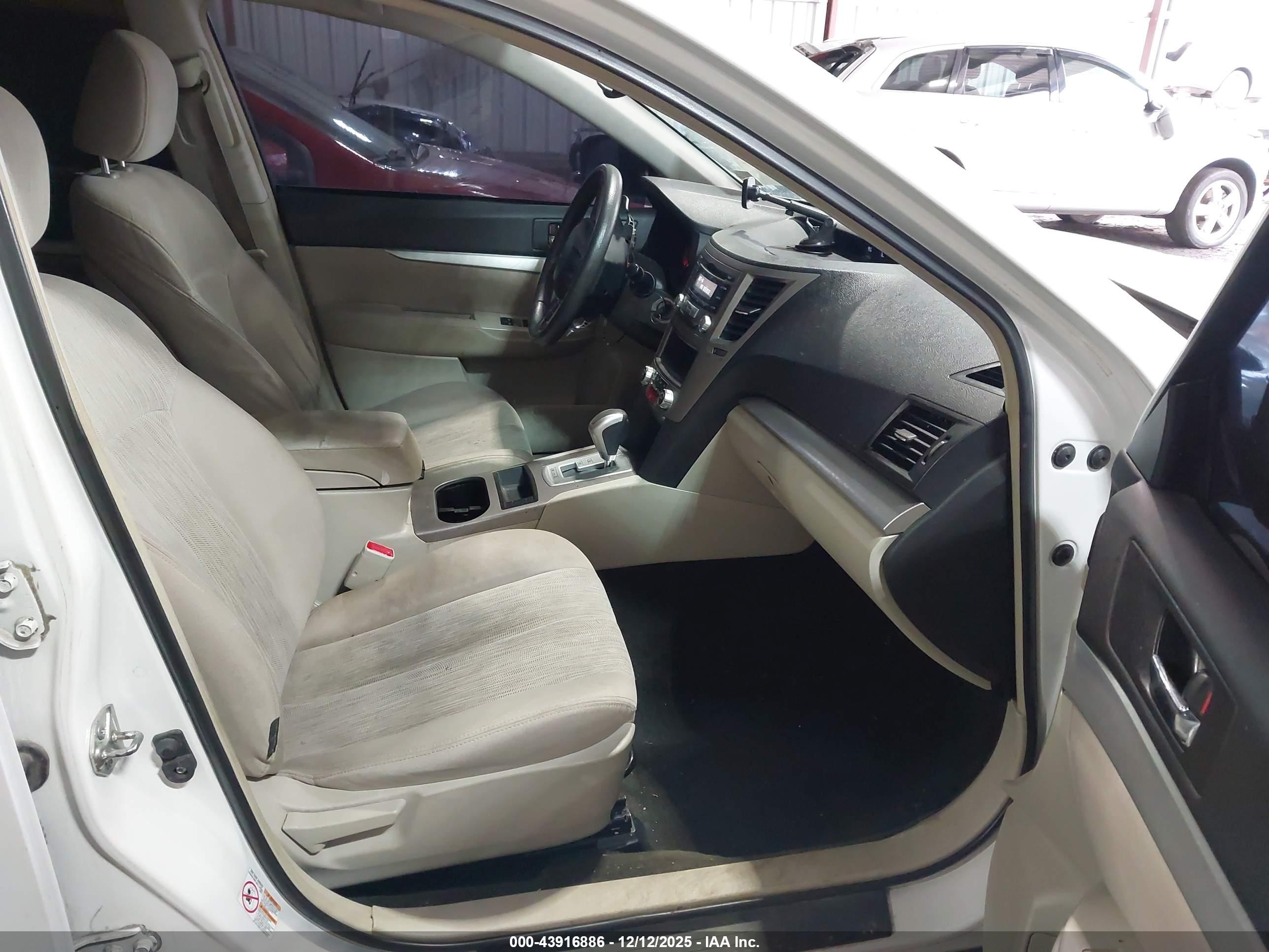 SUBARU OUTBACK image 5