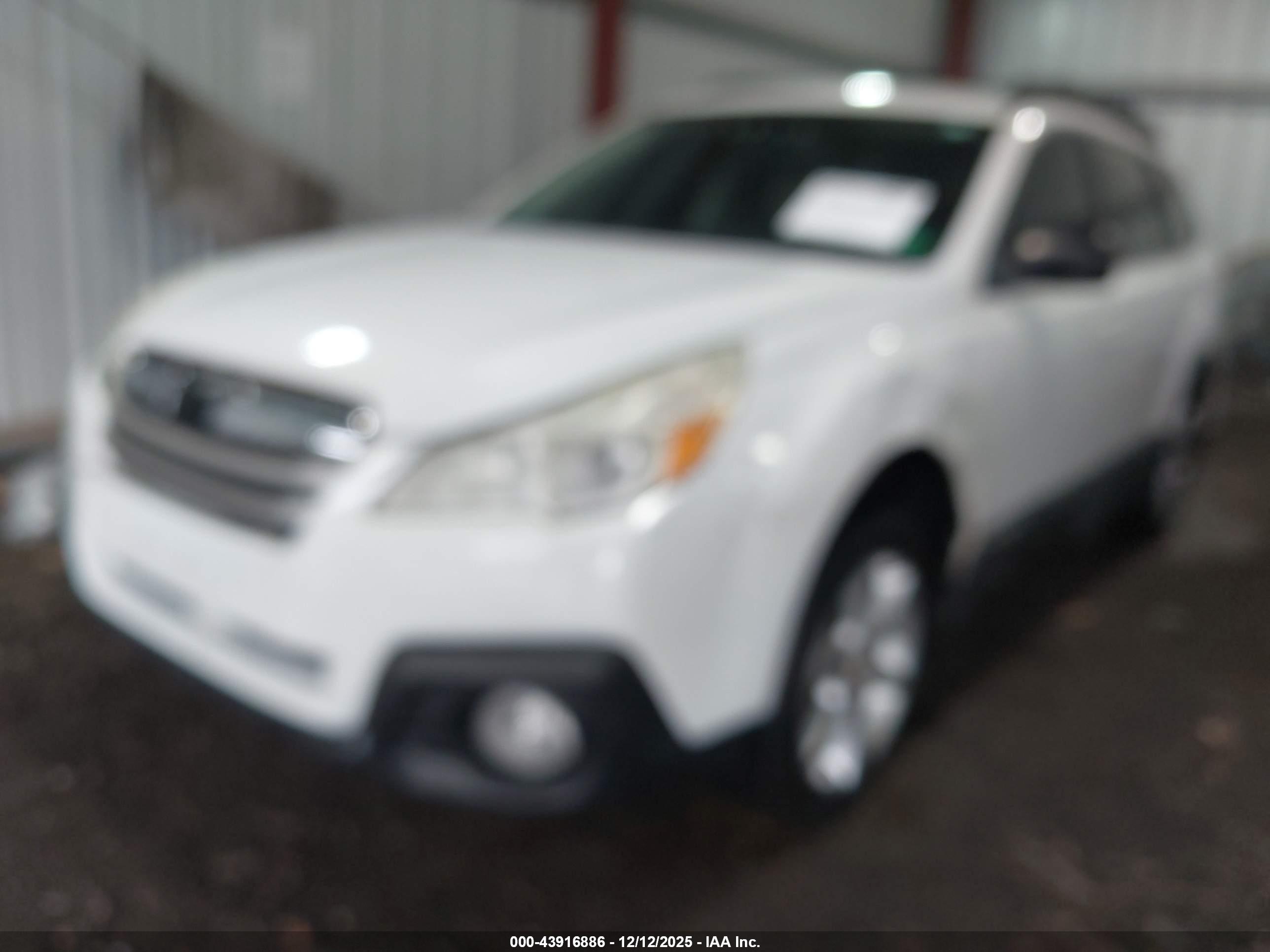 SUBARU OUTBACK image 6