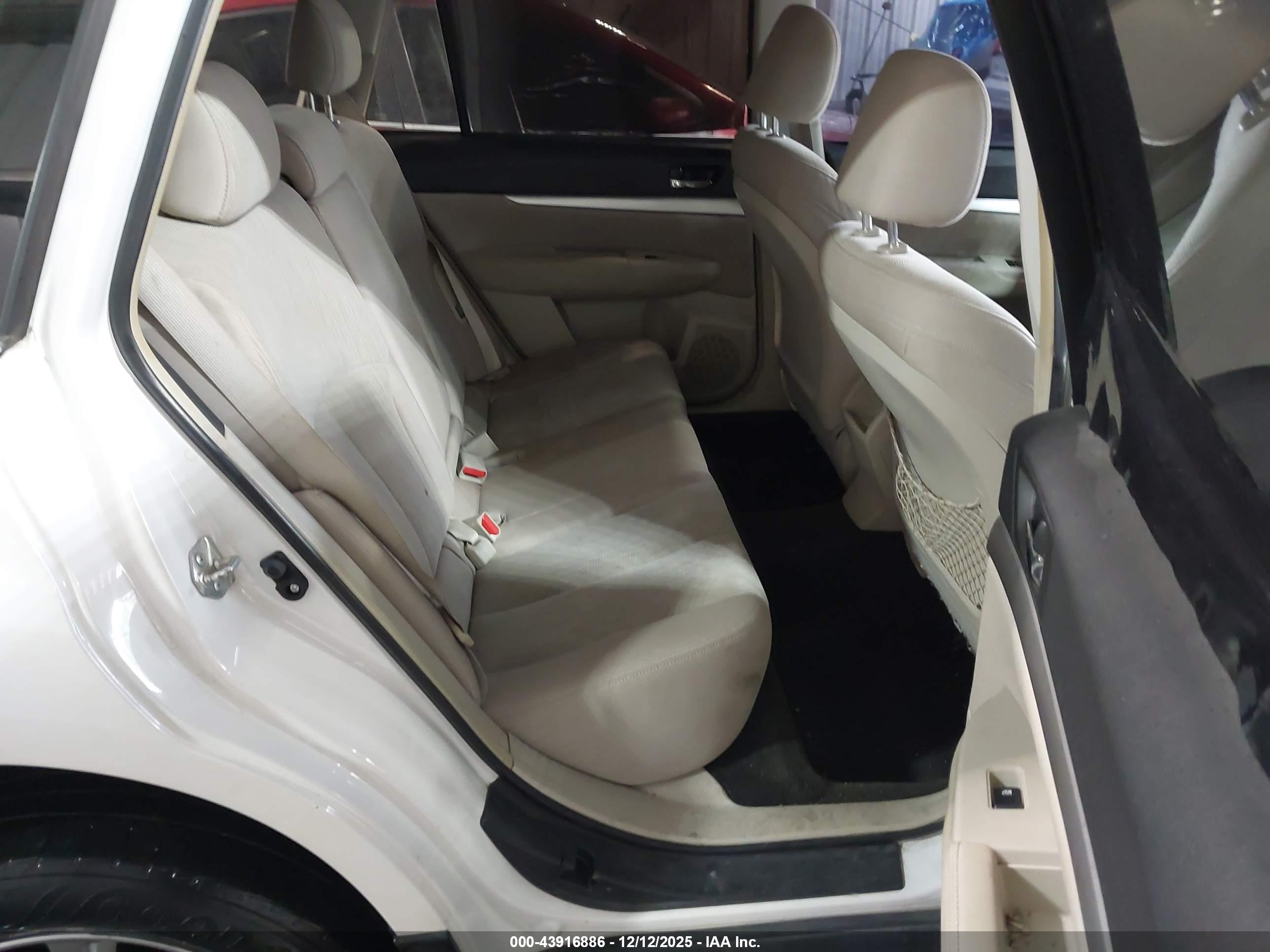 SUBARU OUTBACK image 8