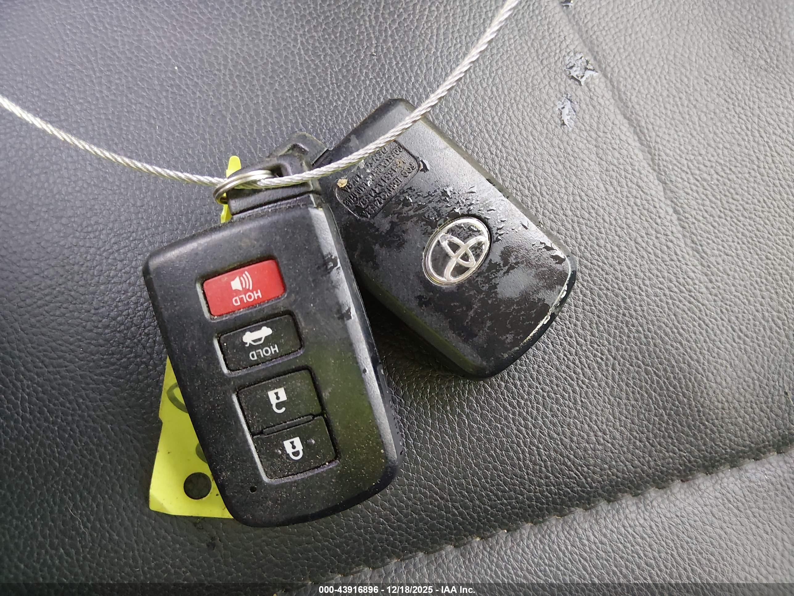 TOYOTA COROLLA image 11