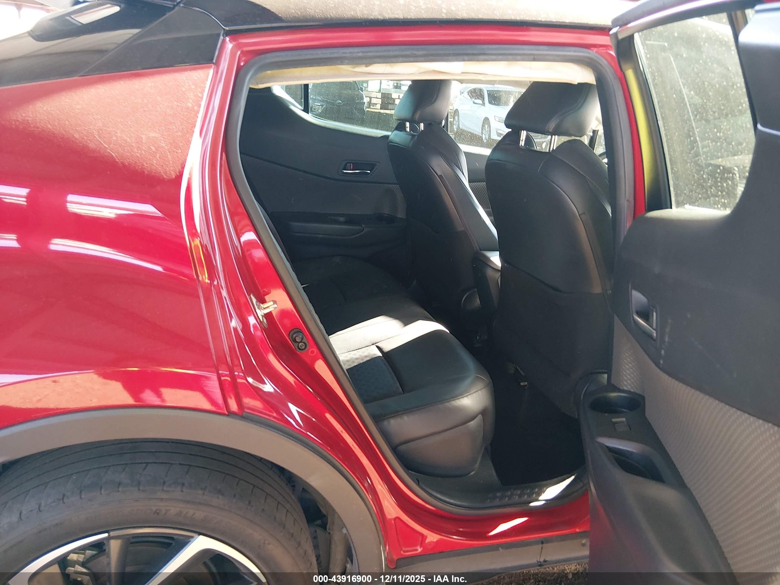 TOYOTA C-HR image 8