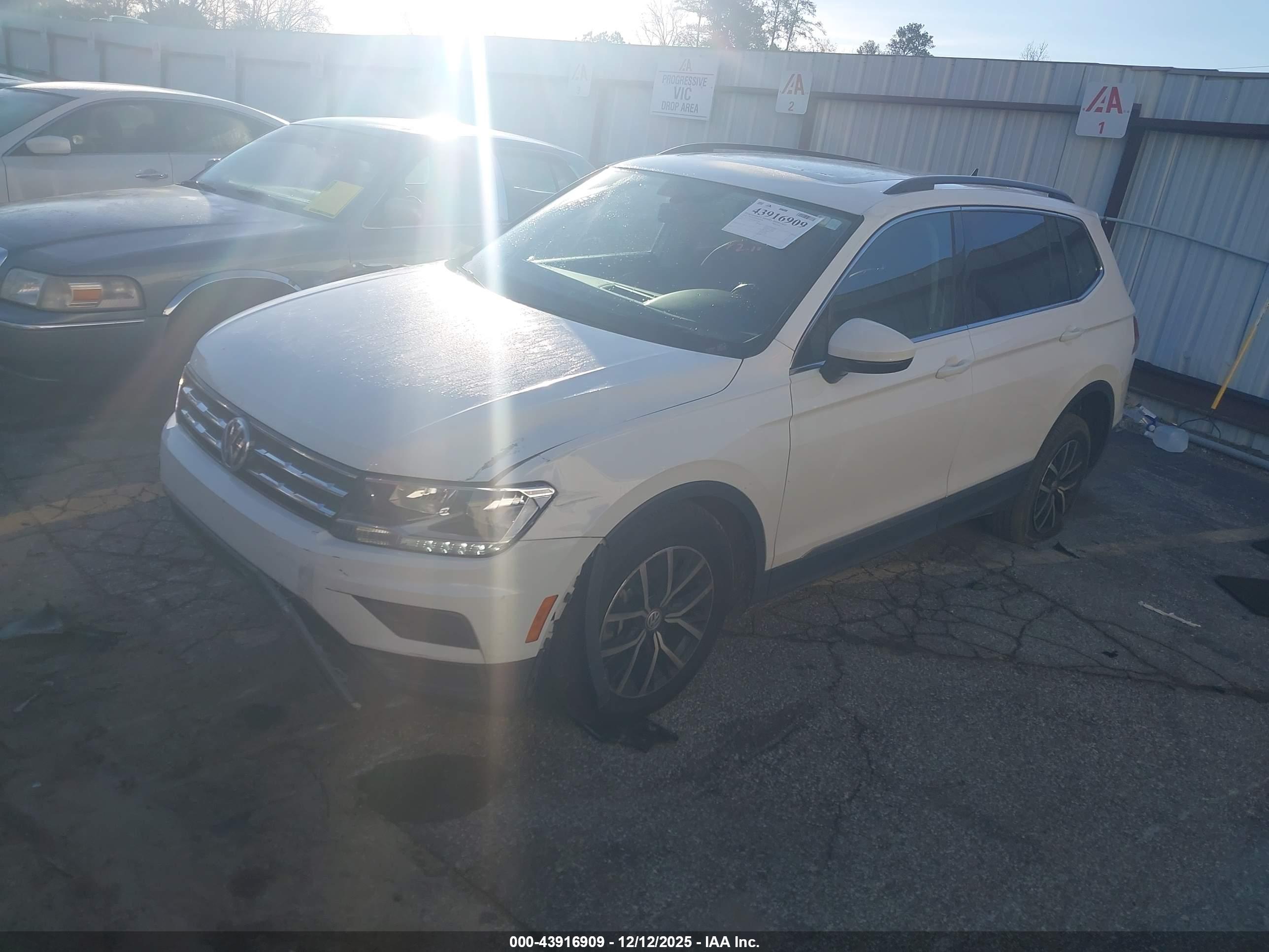 VOLKSWAGEN TIGUAN image 2