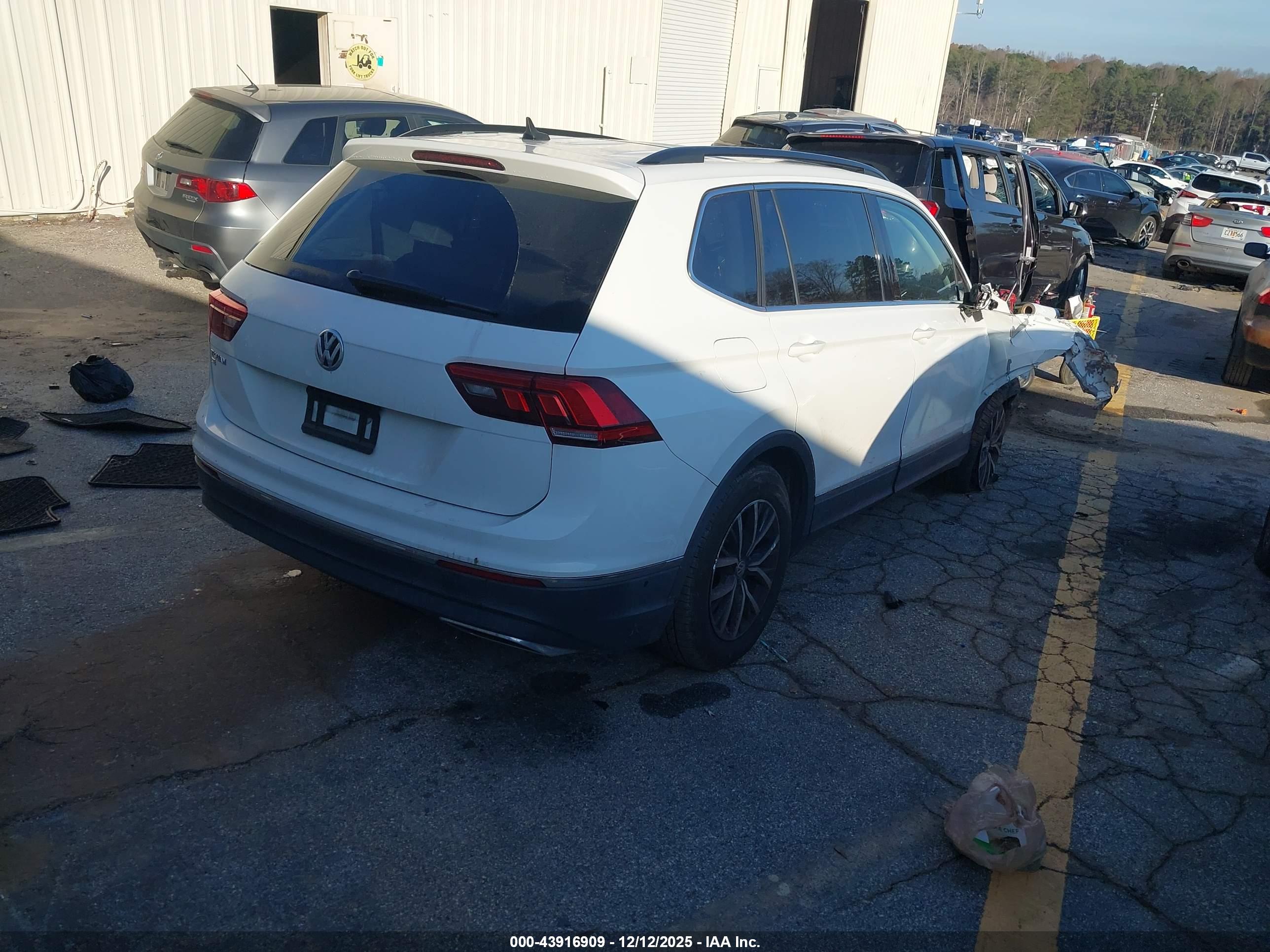 VOLKSWAGEN TIGUAN image 4