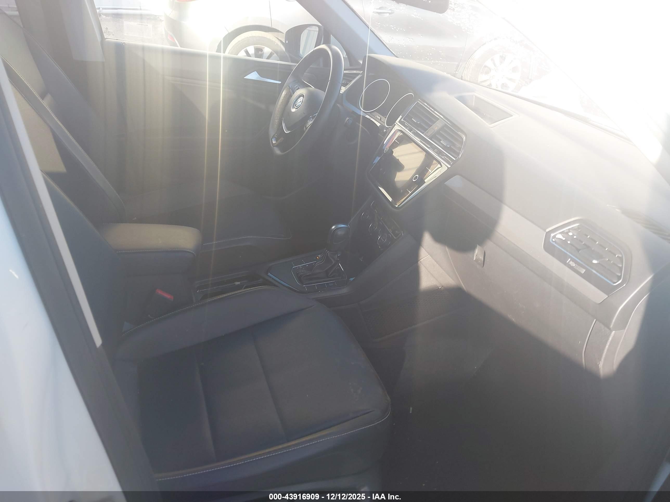 VOLKSWAGEN TIGUAN image 5