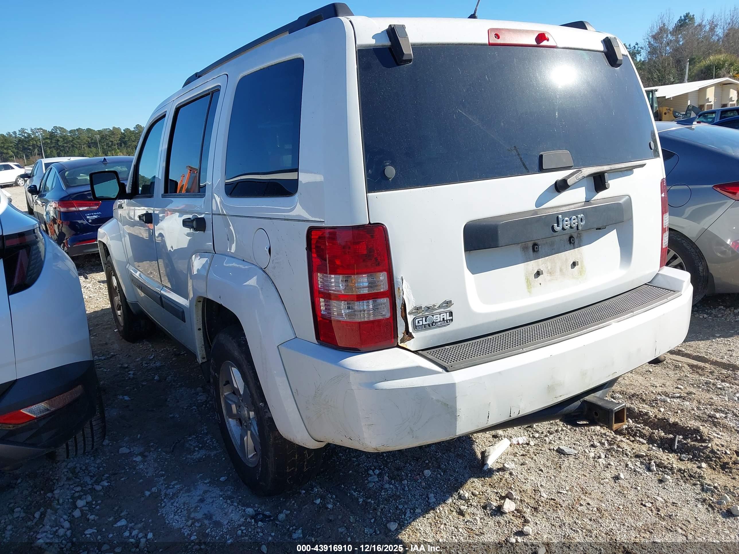 JEEP LIBERTY image 3