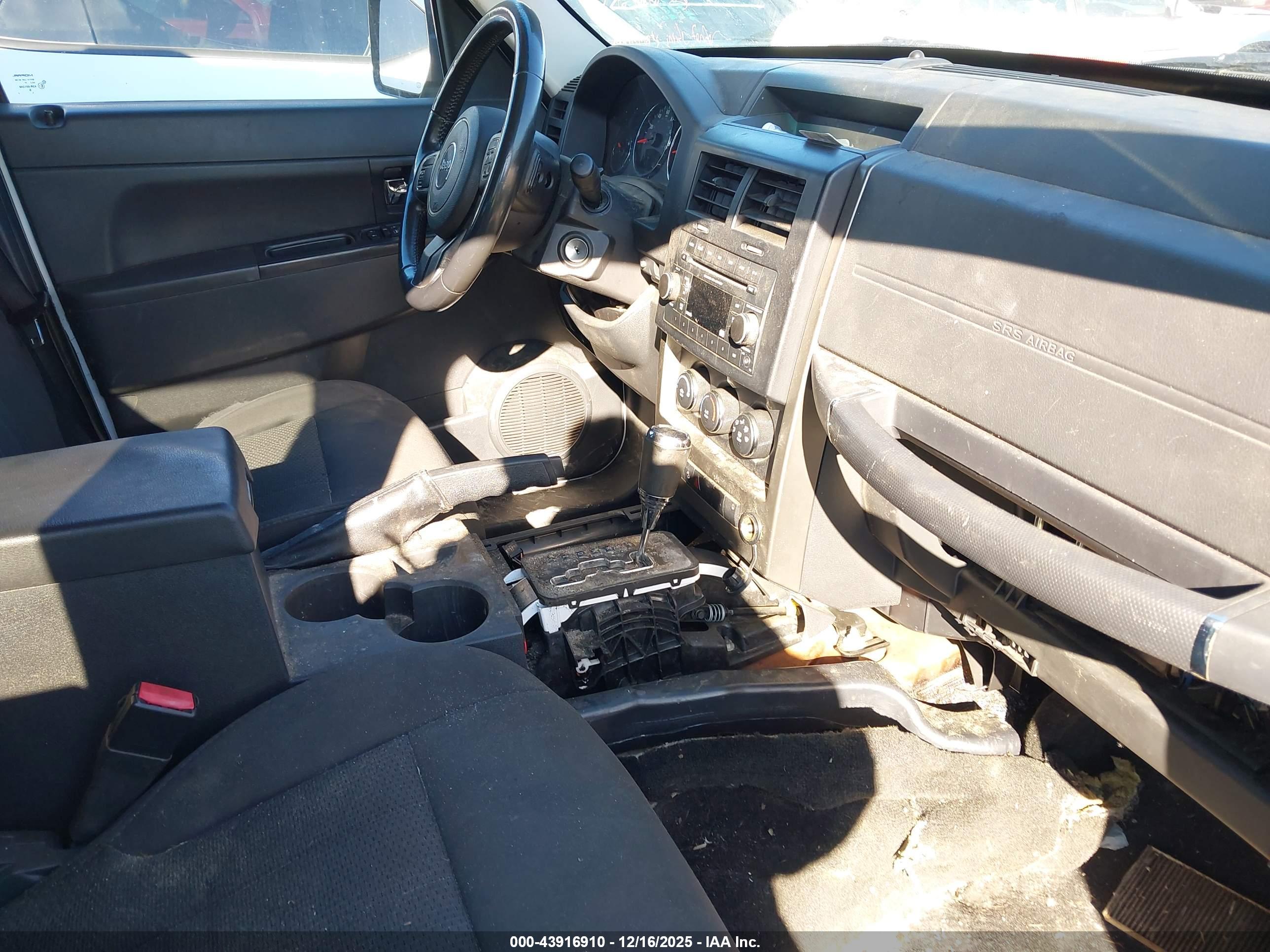 JEEP LIBERTY image 5