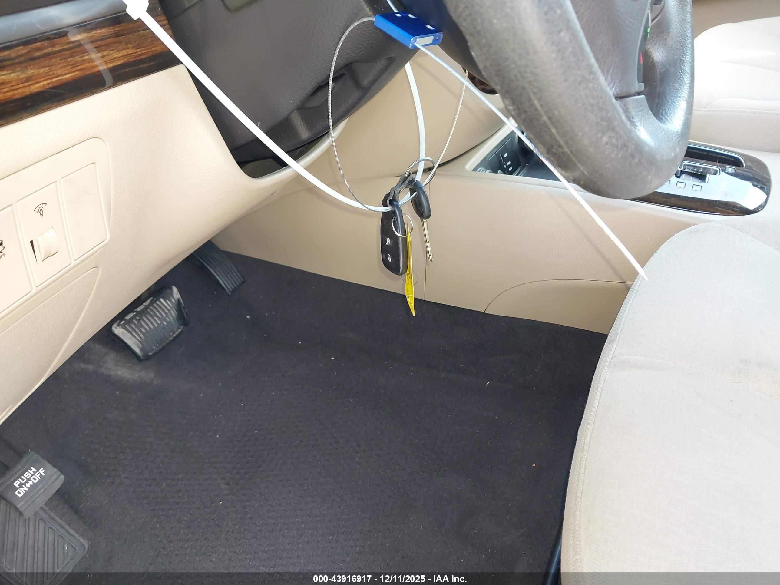 HYUNDAI SANTA image 11