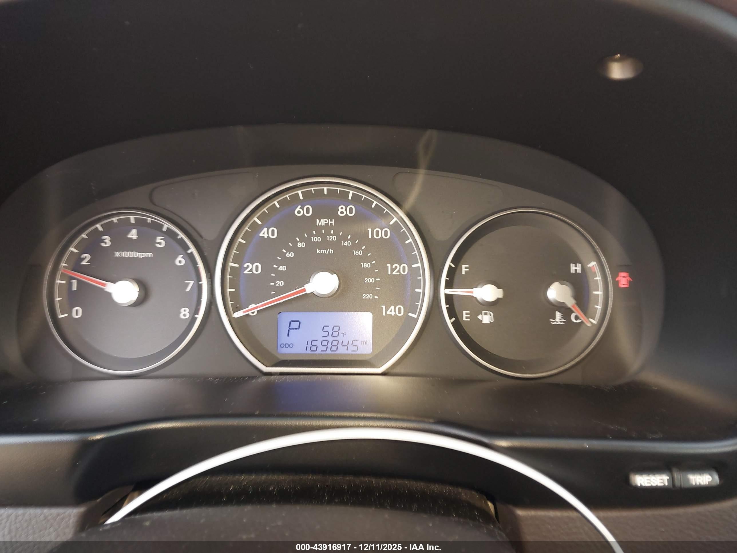 HYUNDAI SANTA image 7