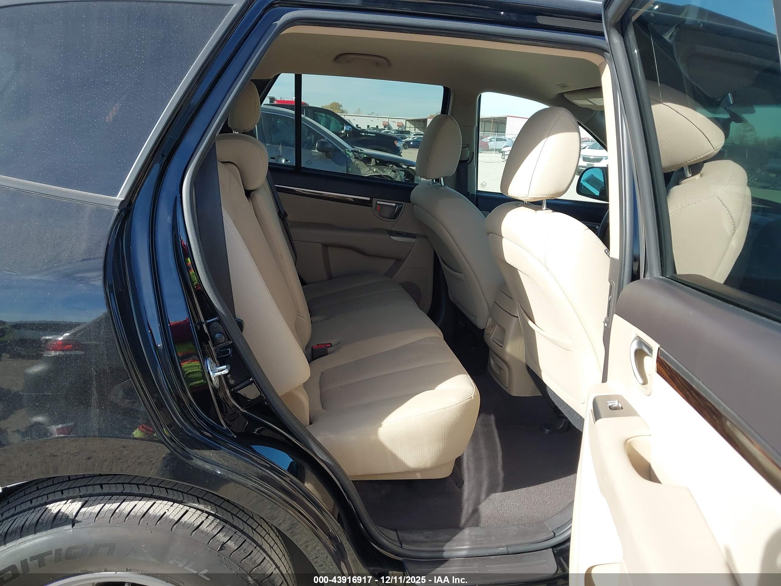 HYUNDAI SANTA image 8