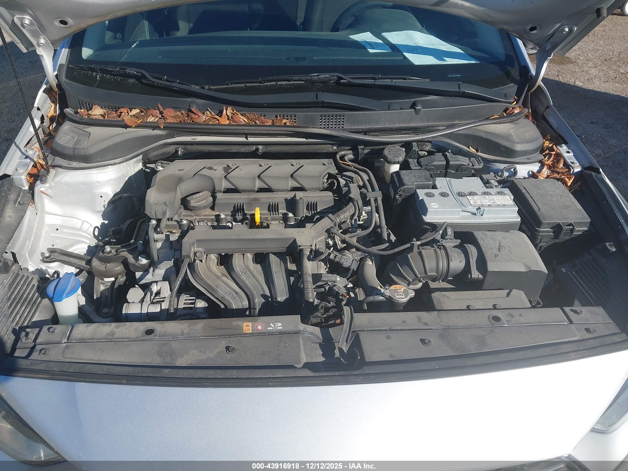 HYUNDAI ACCENT image 10